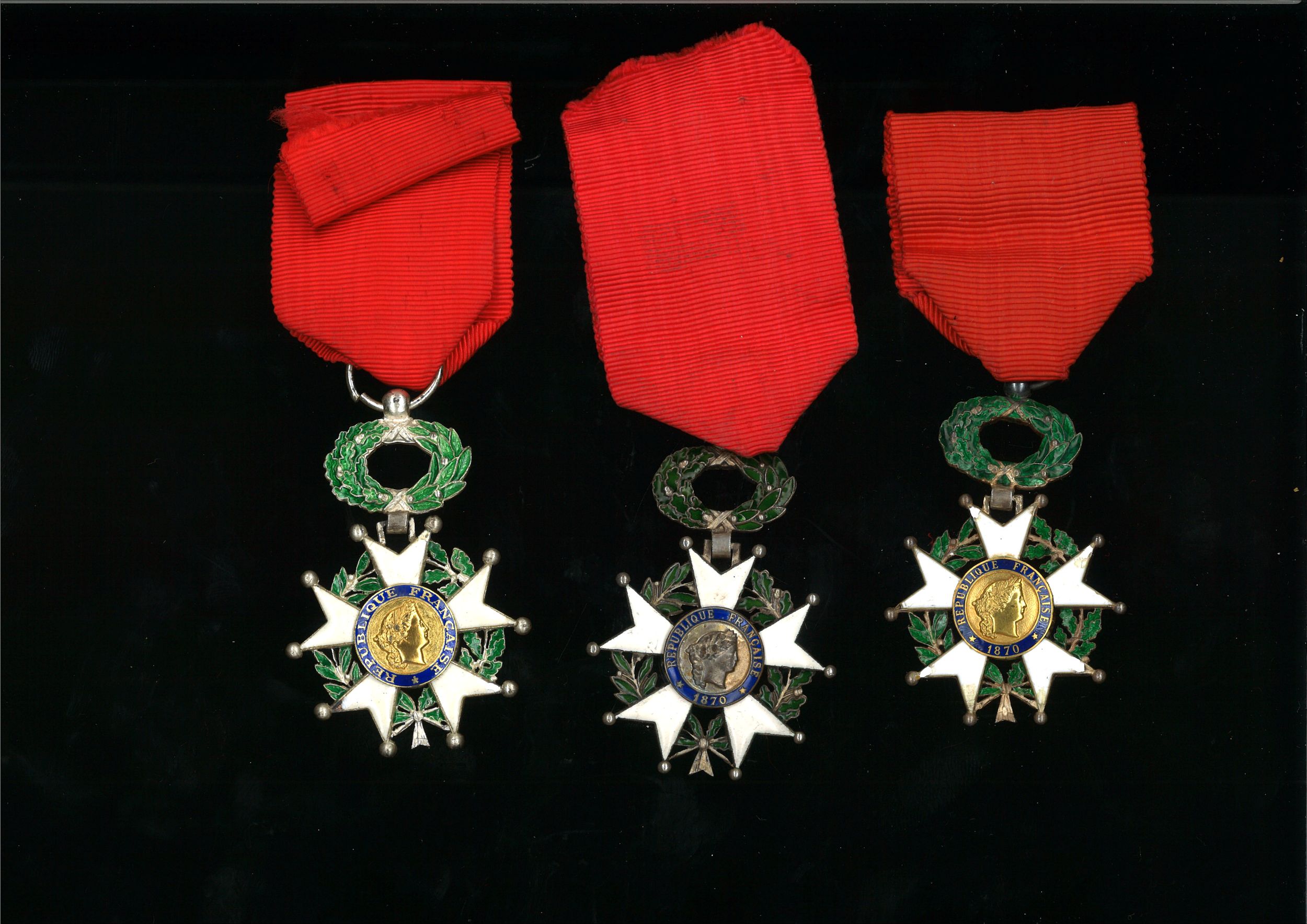 LOT DE TROIS CROIX DE CHEVALIER DE L'ORDRE DE LA LEGION D'HONNEUR