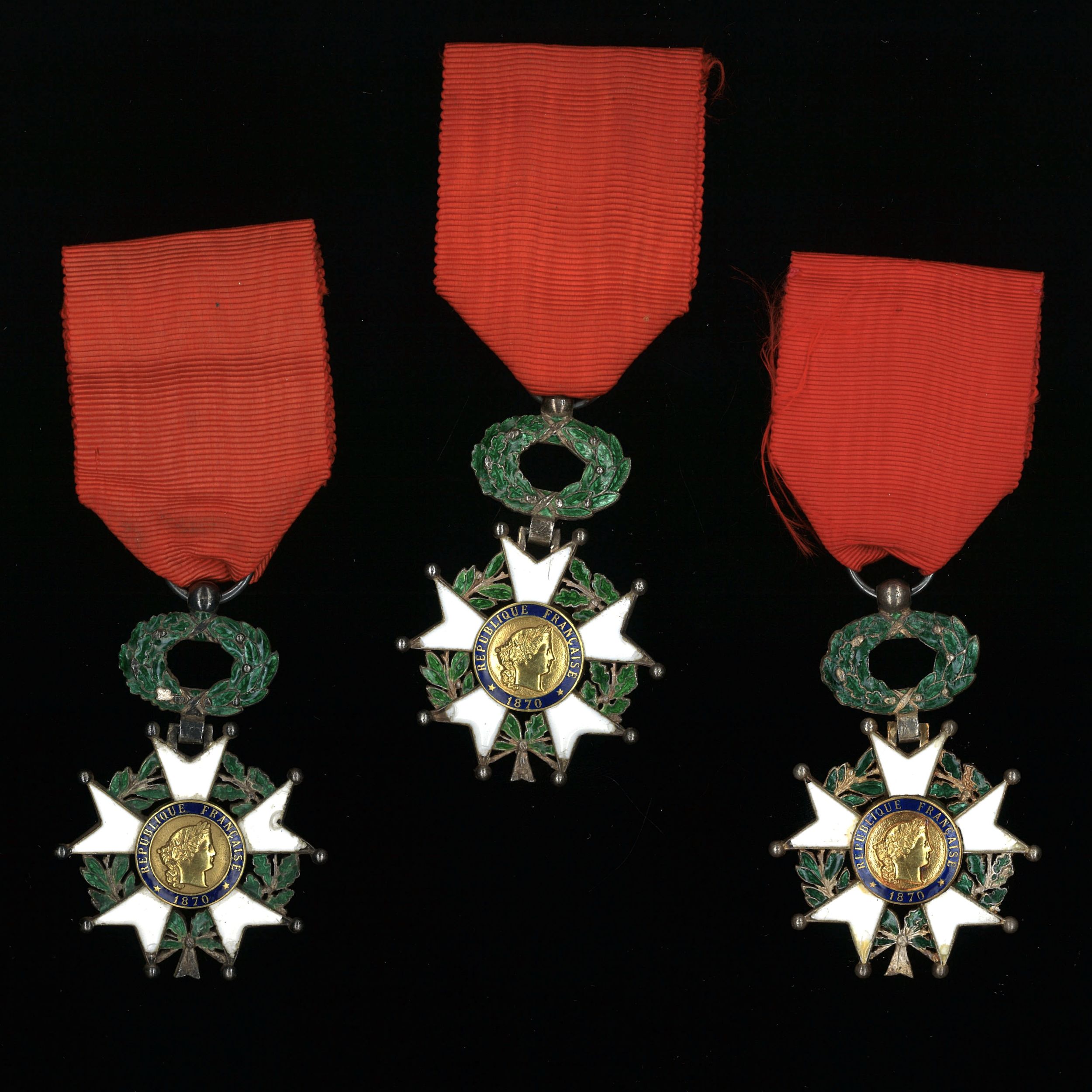 LOT DE TROIS CROIX DE CHEVALIER DE L'ORDRE DE LA LEGION D'HONNEUR