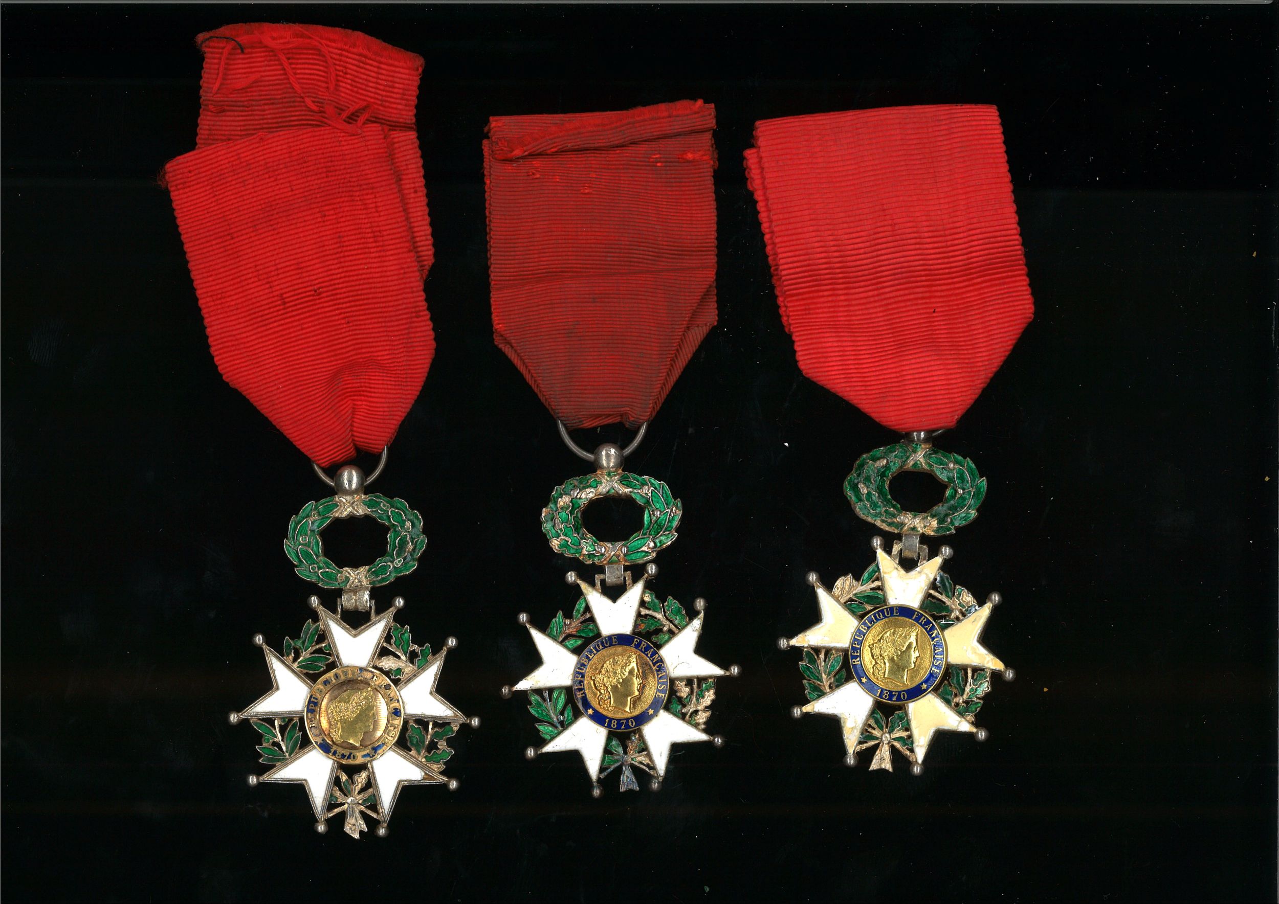 LOT DE 2 CROIX DE CHEVALIER DE L'ORDRE DE LA LEGION D'HONNEUR:  | H&ocirc;tel Des Ventes de Monte-Carlo