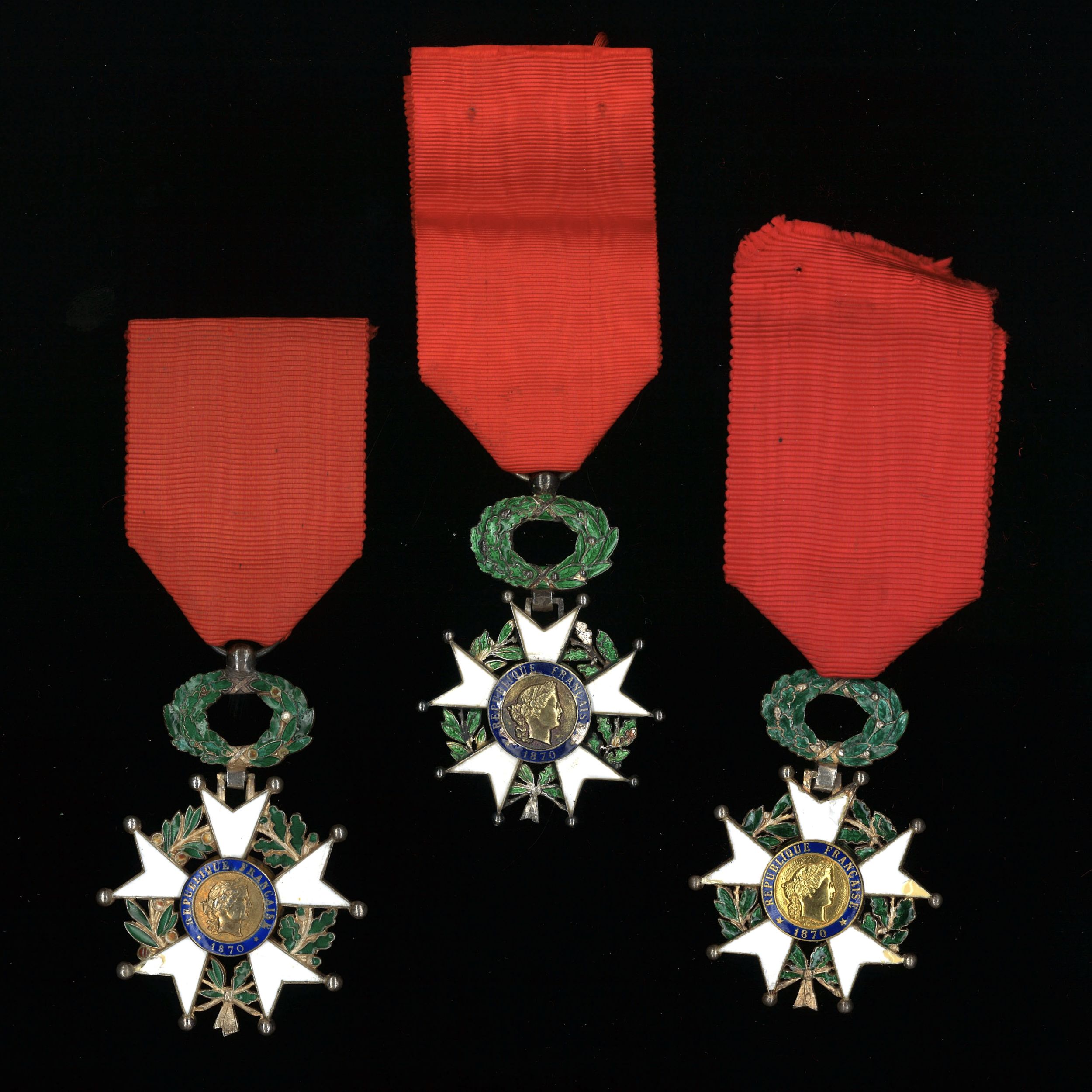 LOT DE 2 CROIX DE CHEVALIER DE L'ORDRE DE LA LEGION D'HONNEUR:  | H&ocirc;tel Des Ventes de Monte-Carlo