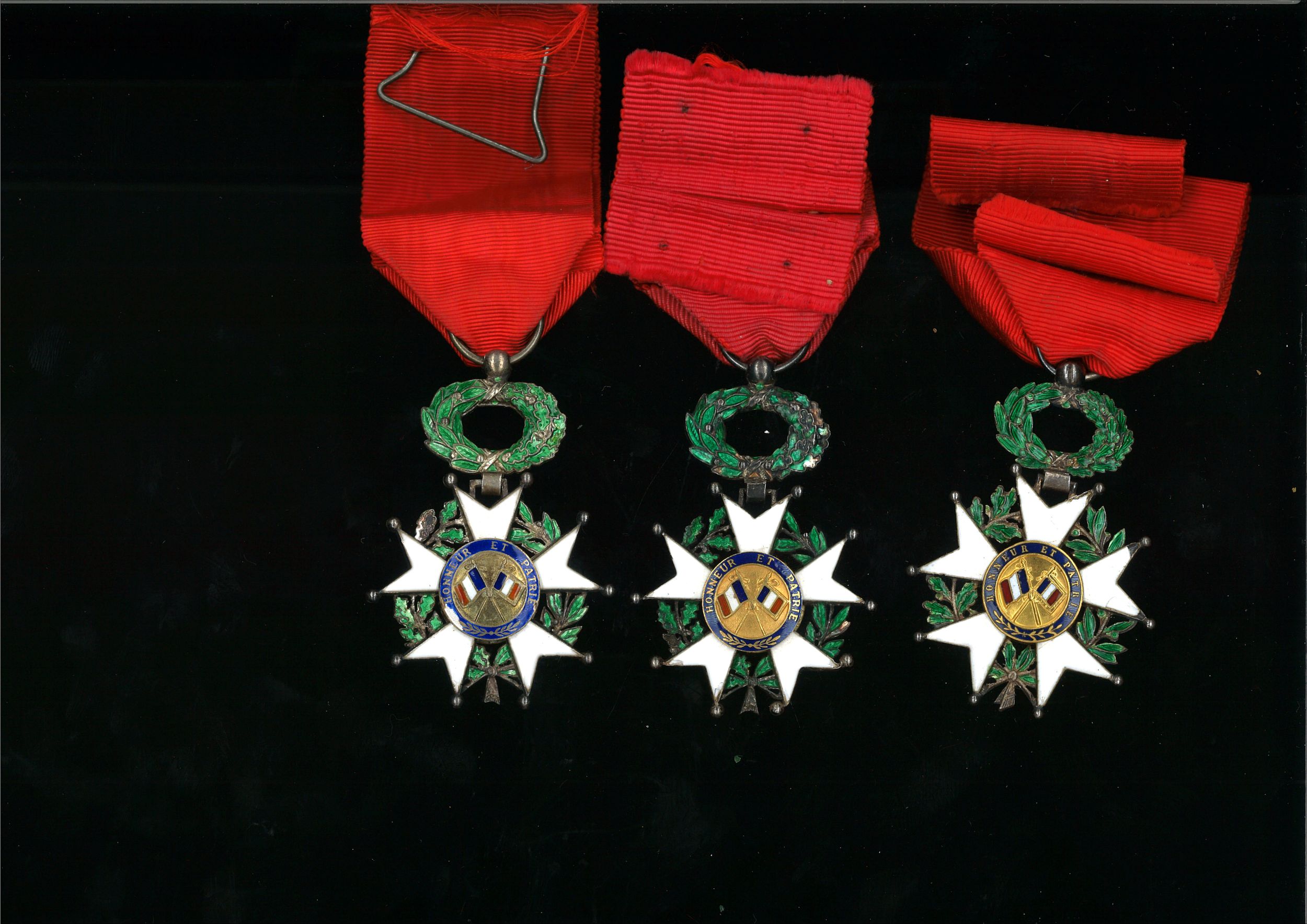 LOT DE 2 CROIX DE CHEVALIER DE L'ORDRE DE LA LEGION D'HONNEUR:  | H&ocirc;tel Des Ventes de Monte-Carlo