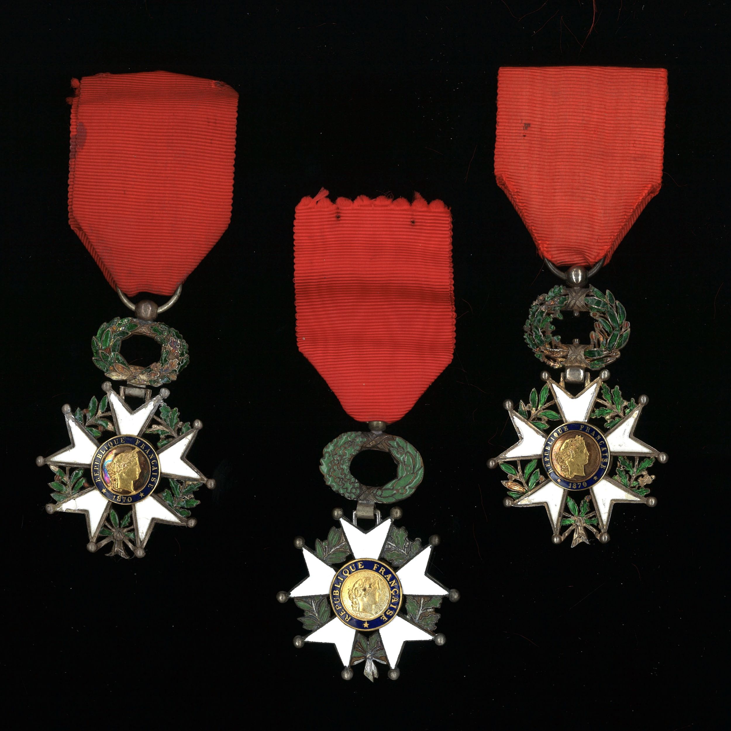 LOT DE 2 CROIX DE CHEVALIER DE L'ORDRE DE LA LEGION D'HONNEUR:  | H&ocirc;tel Des Ventes de Monte-Carlo