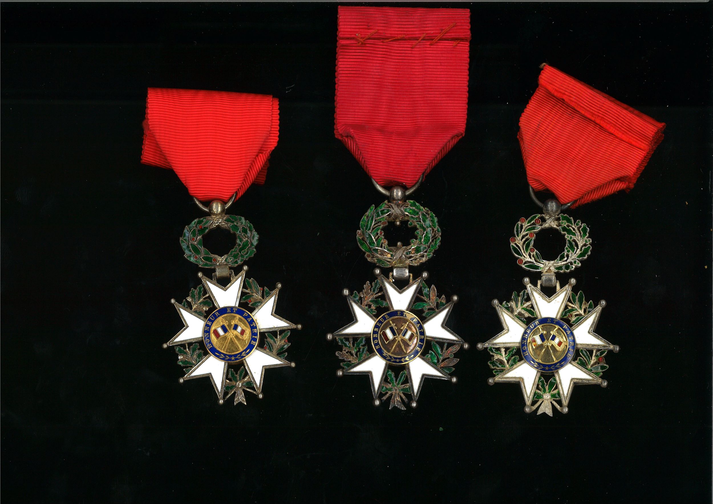 LOT DE 2 CROIX DE CHEVALIER DE L'ORDRE DE LA LEGION D'HONNEUR:  | H&ocirc;tel Des Ventes de Monte-Carlo