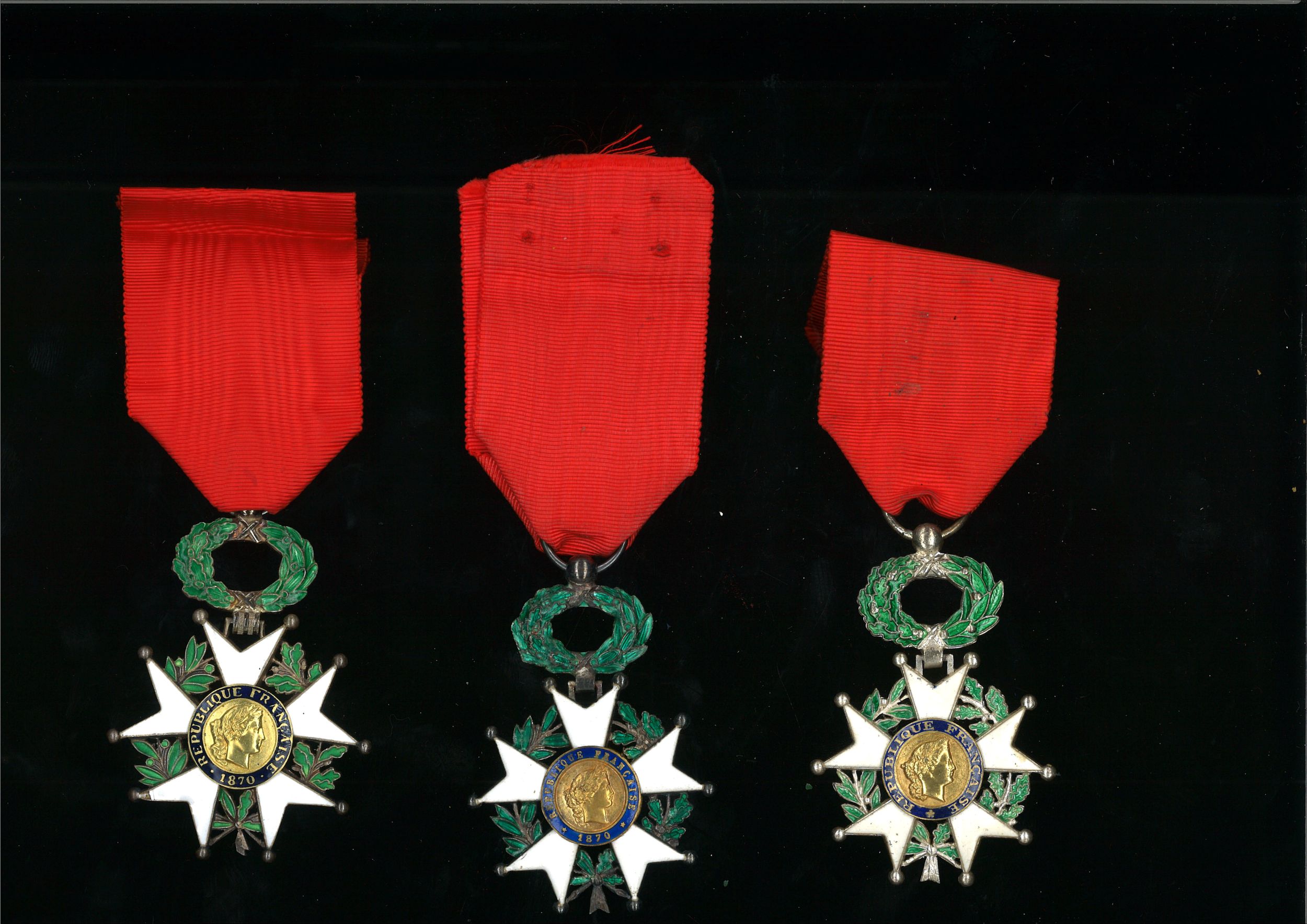 LOT DE 2 CROIX DE CHEVALIER DE L'ORDRE DE LA LEGION D'HONNEUR:  | H&ocirc;tel Des Ventes de Monte-Carlo