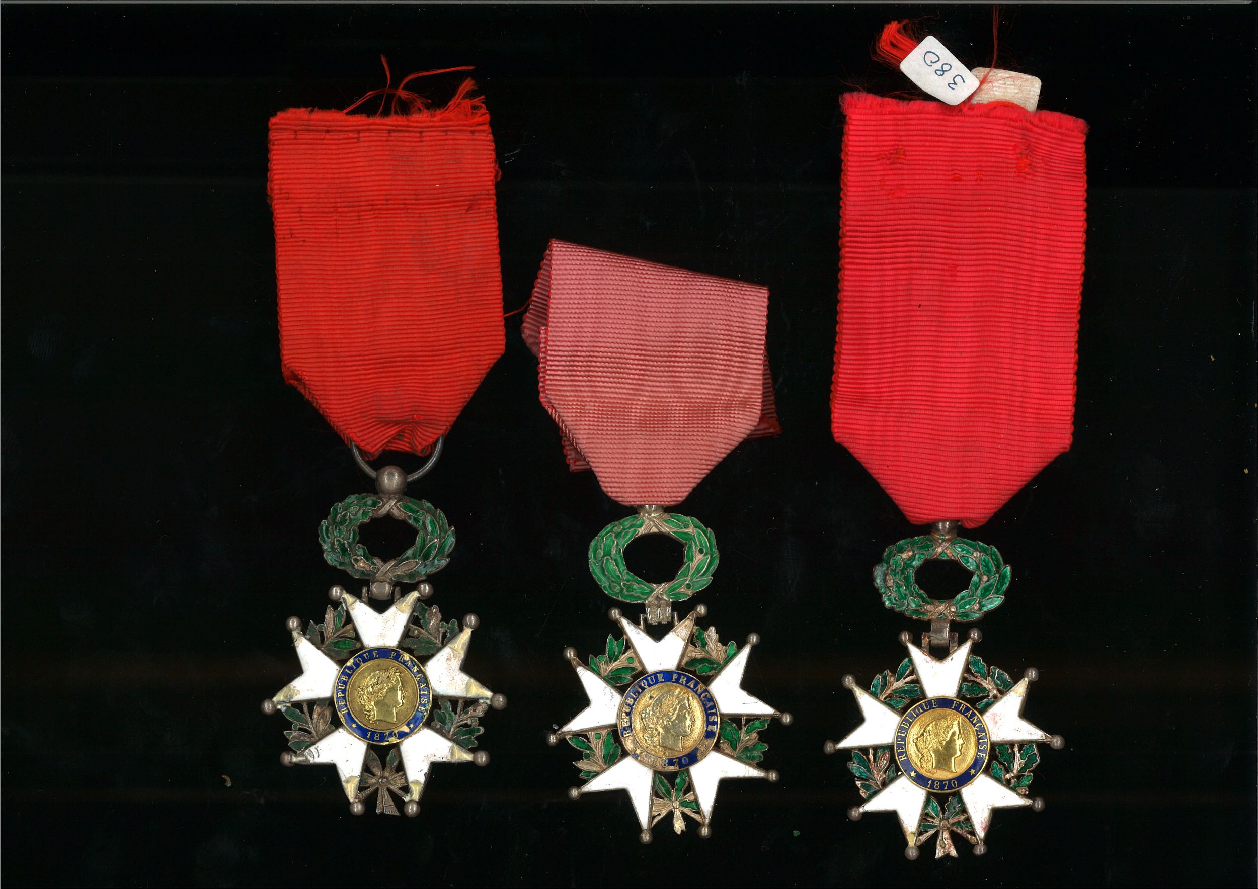 LOT DE 2 CROIX DE CHEVALIER DE L'ORDRE DE LA LEGION D'HONNEUR:  | H&ocirc;tel Des Ventes de Monte-Carlo