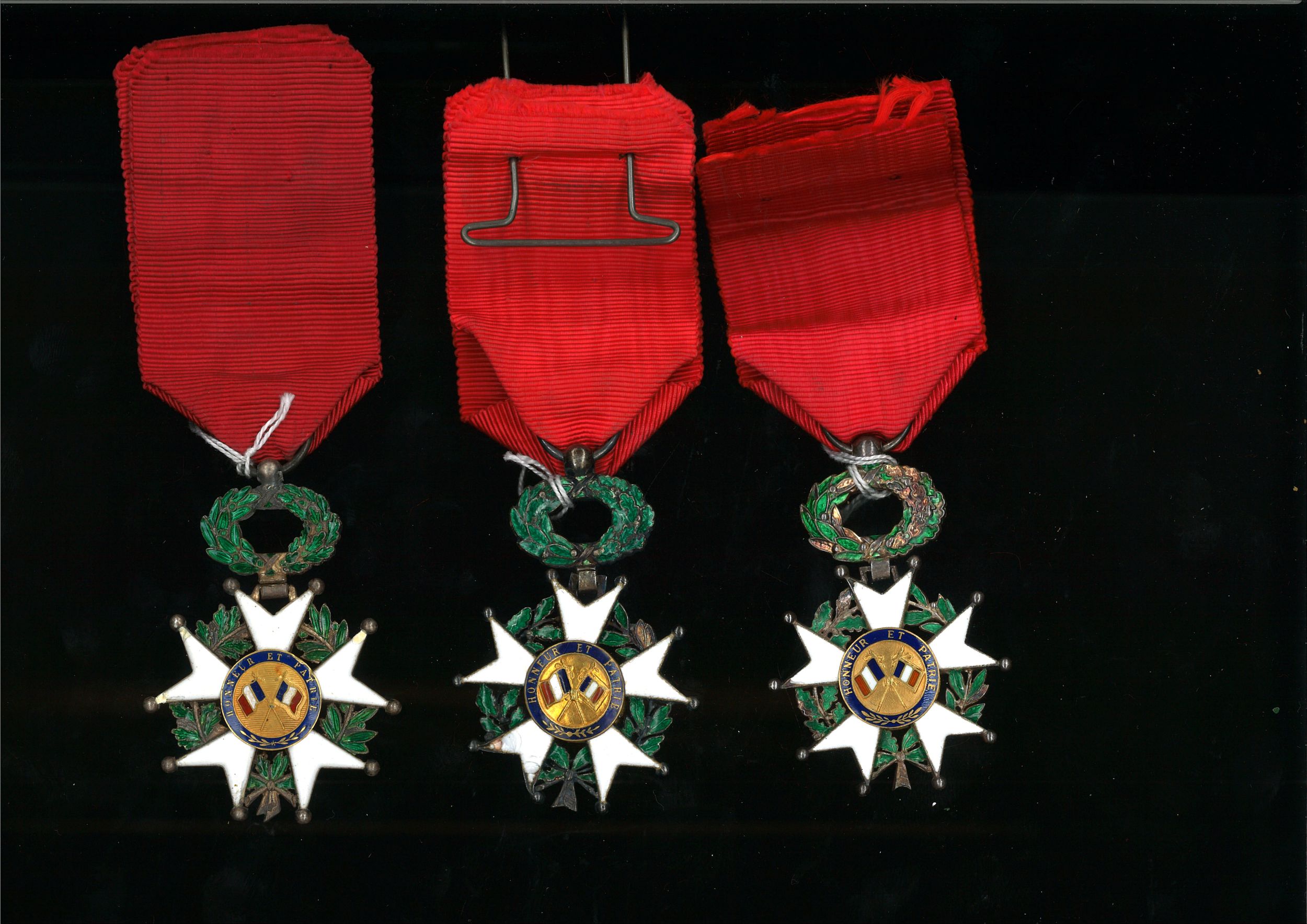 LOT DE 2 CROIX DE CHEVALIER DE L'ORDRE DE LA LEGION D'HONNEUR:  | H&ocirc;tel Des Ventes de Monte-Carlo