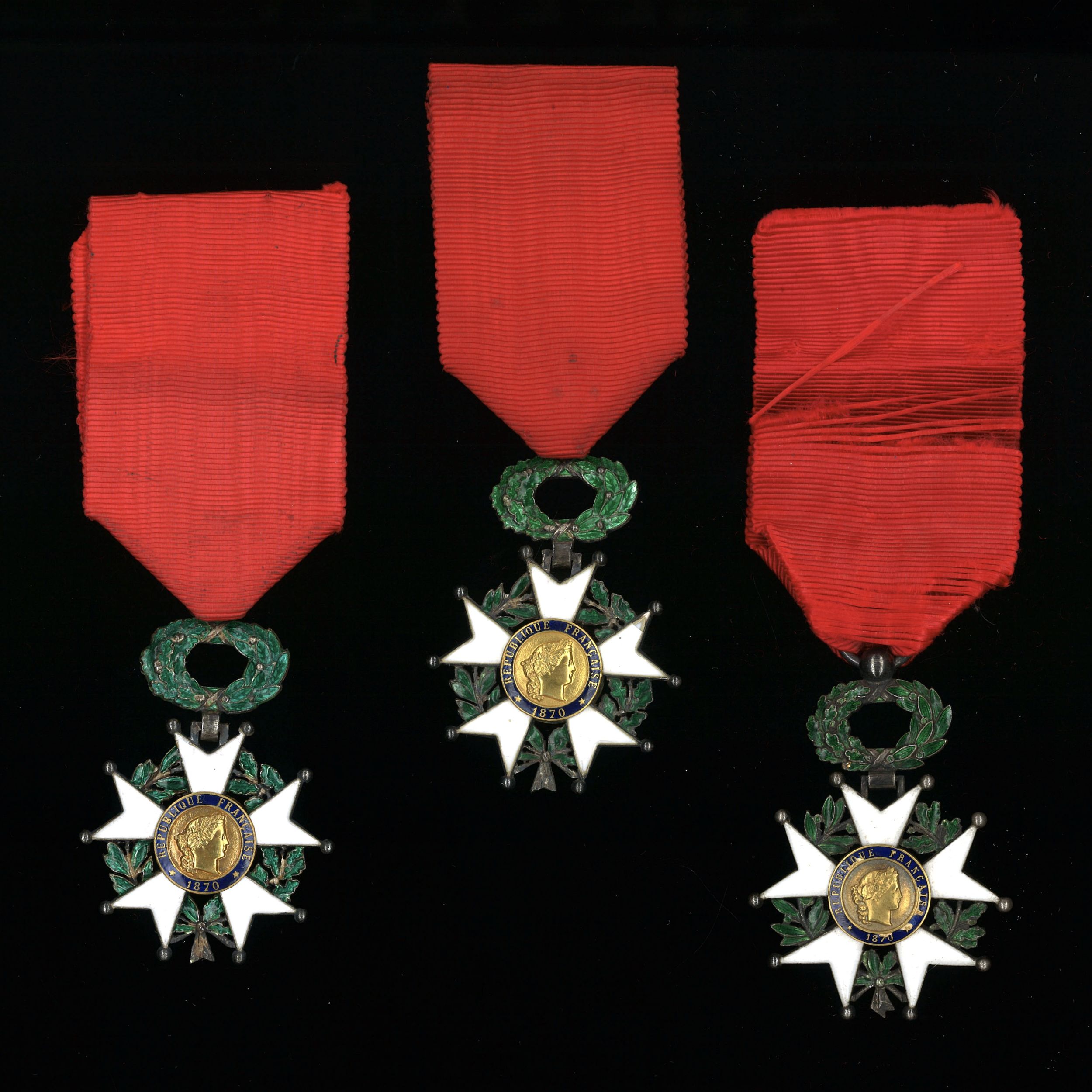 LOT DE 2 CROIX DE CHEVALIER DE L'ORDRE DE LA LEGION D'HONNEUR:  | H&ocirc;tel Des Ventes de Monte-Carlo