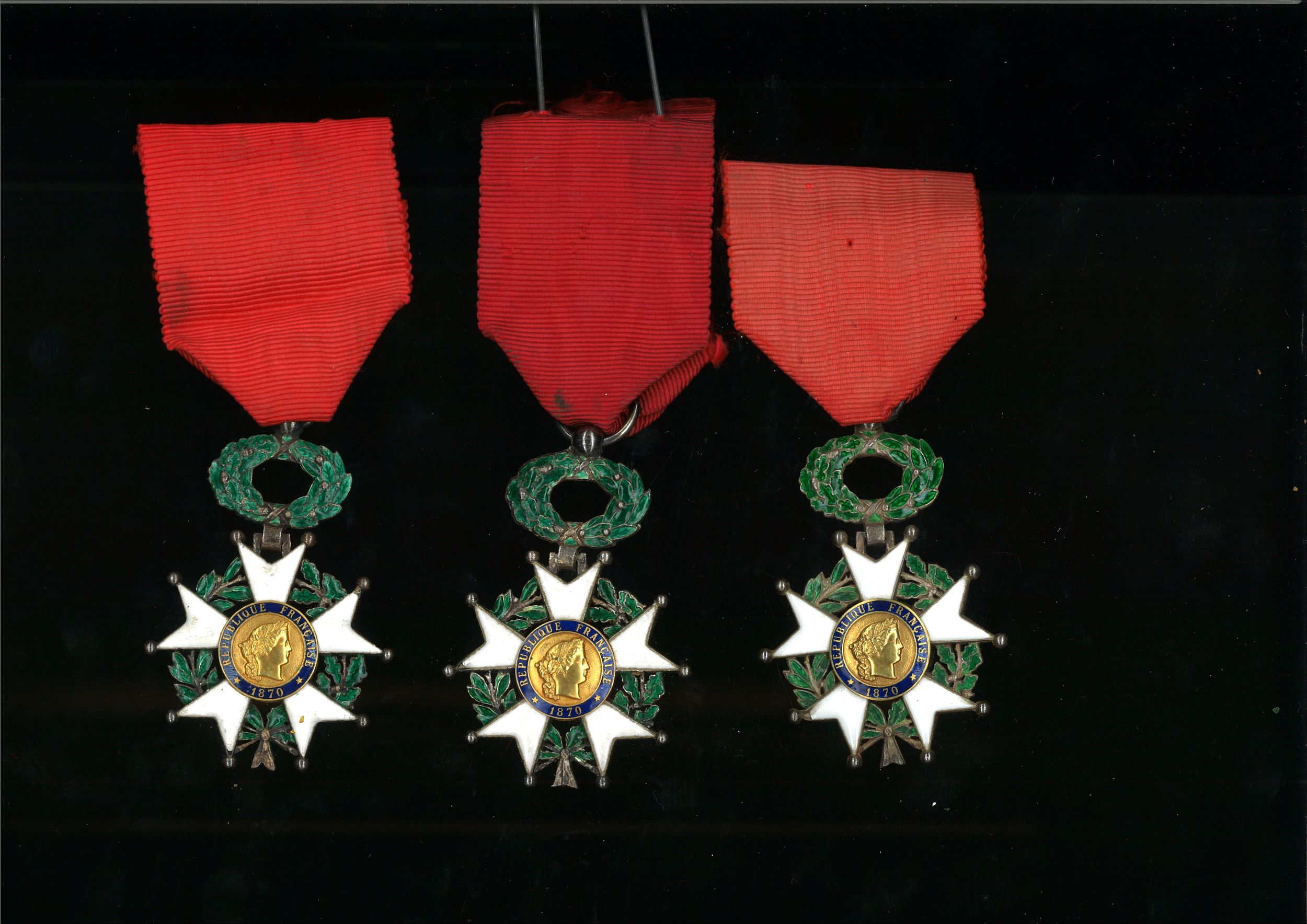 LOT DE 2 CROIX DE CHEVALIER DE L'ORDRE DE LA LEGION D'HONNEUR:  | H&ocirc;tel Des Ventes de Monte-Carlo