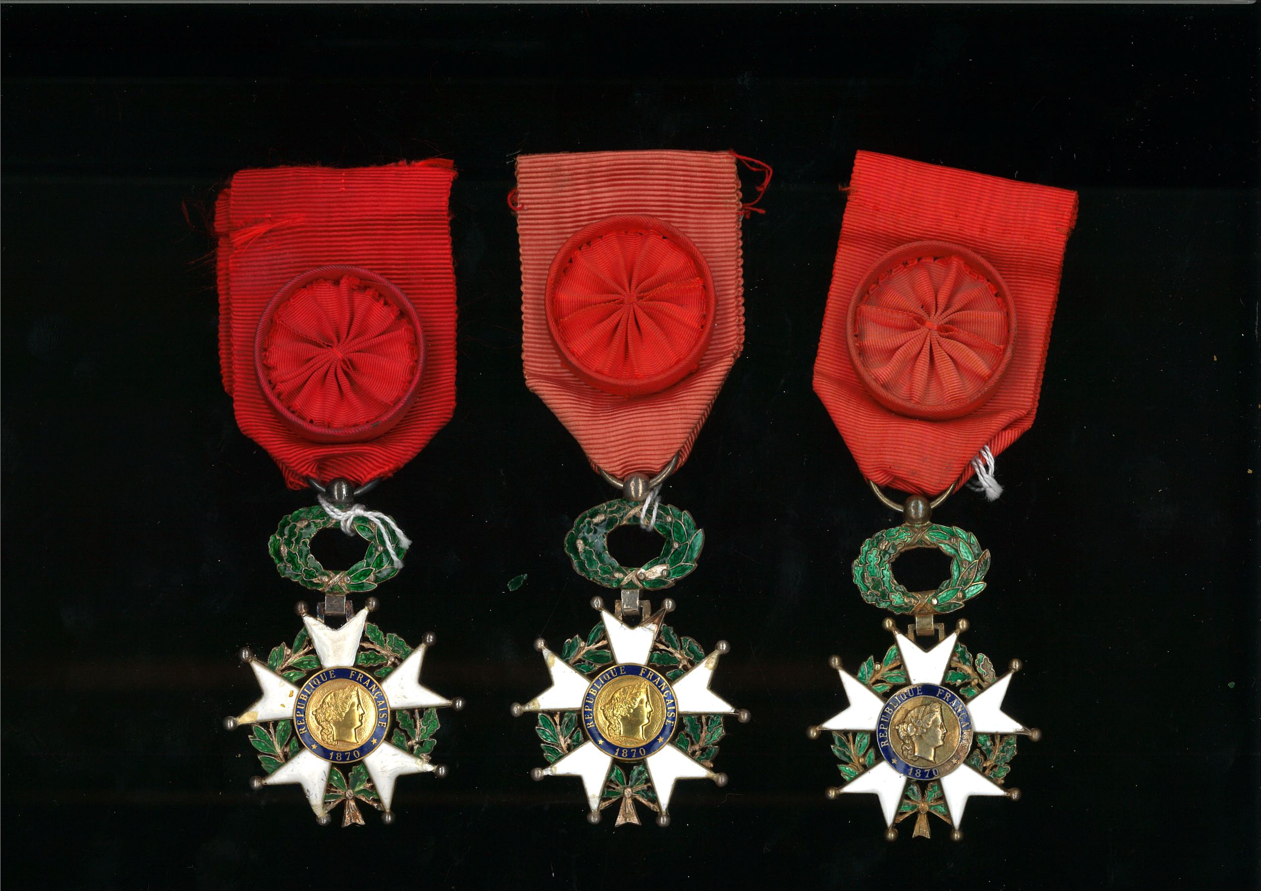 LOT DE 2 CROIX DE CHEVALIER DE L'ORDRE DE LA LEGION D'HONNEUR:  | H&ocirc;tel Des Ventes de Monte-Carlo