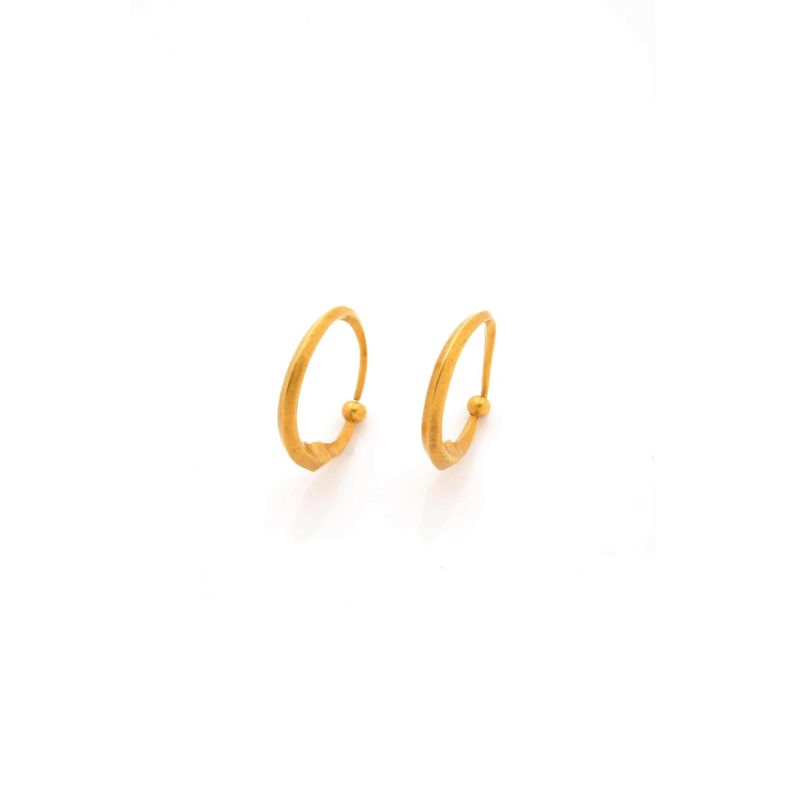 PAIRE DE BOUCLES D'OREILLES:  | H&ocirc;tel Des Ventes de Monte-Carlo