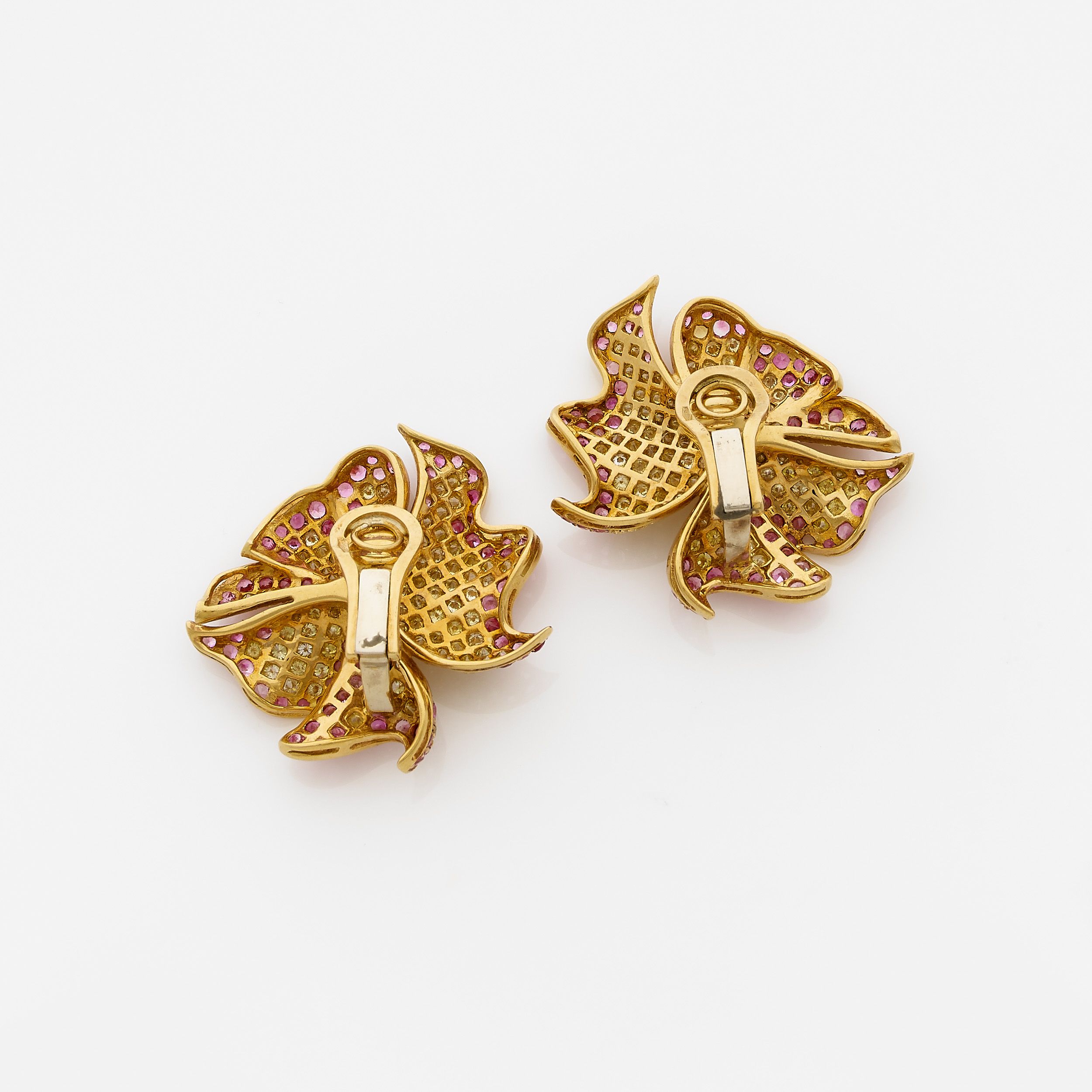 PAIRE DE BOUCLES D'OREILLES:  | H&ocirc;tel Des Ventes de Monte-Carlo