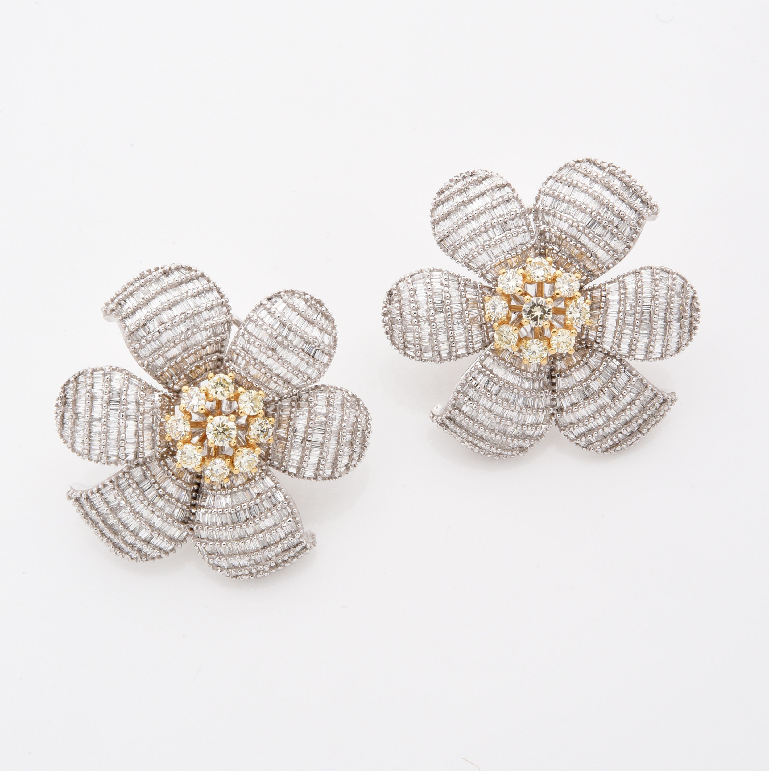 BROCHE CORBEILLE:  | H&ocirc;tel Des Ventes de Monte-Carlo