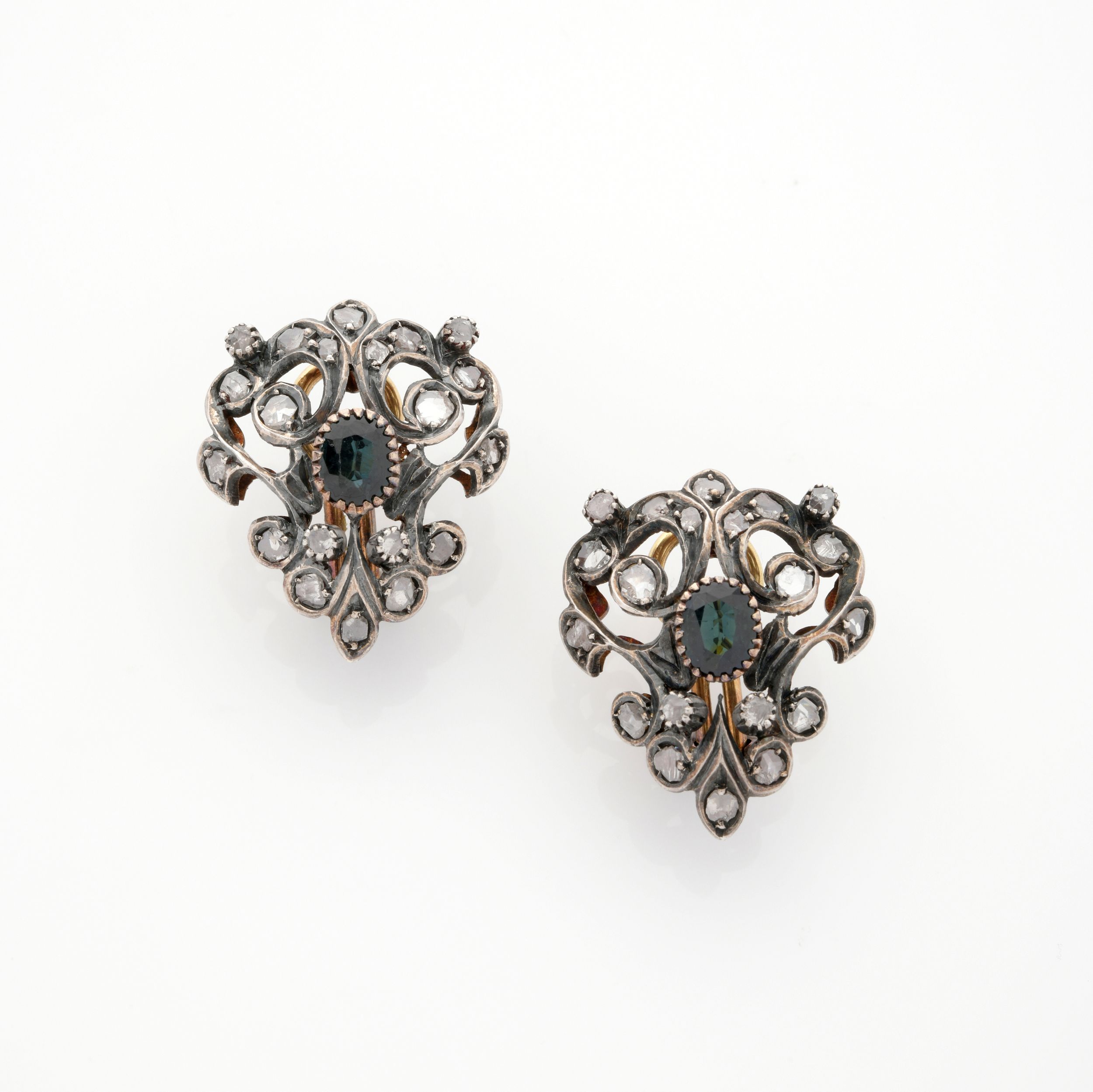 PAIRE DE CLIPS D'OREILLES