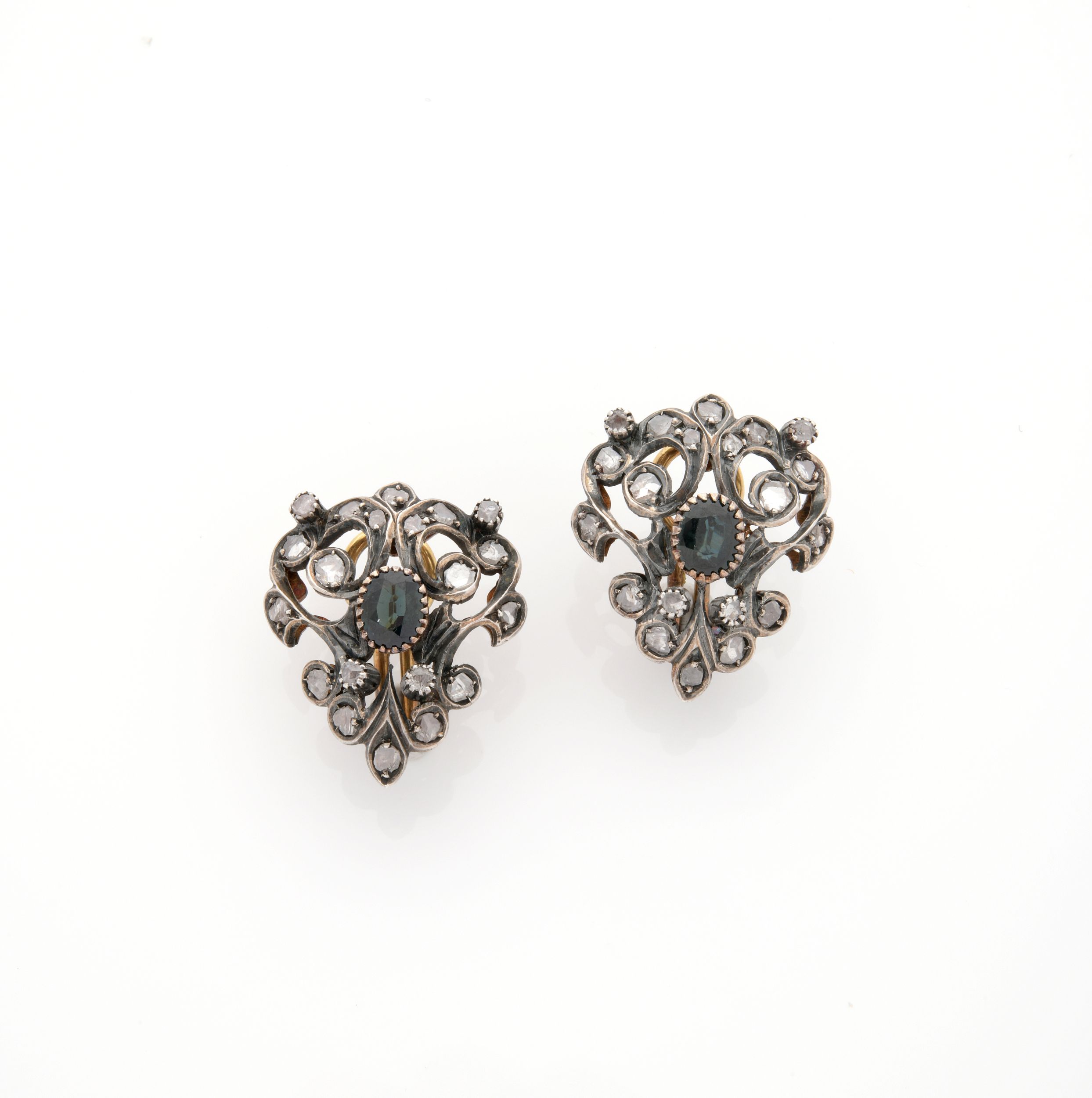 PAIRE DE CLIPS D'OREILLES