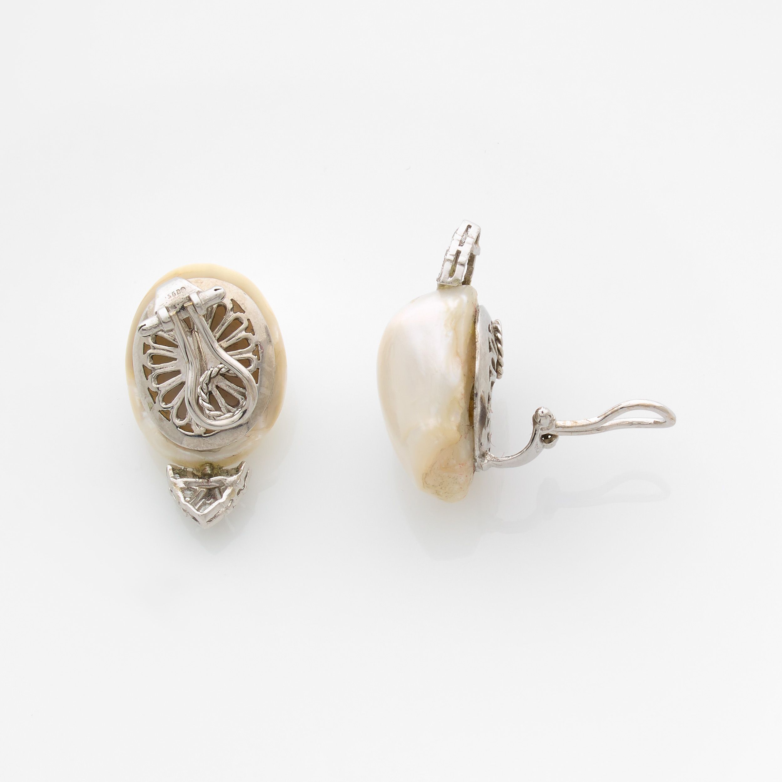 PAIRE DE CLIPS D'OREILLES ART DECO:  | H&ocirc;tel Des Ventes de Monte-Carlo