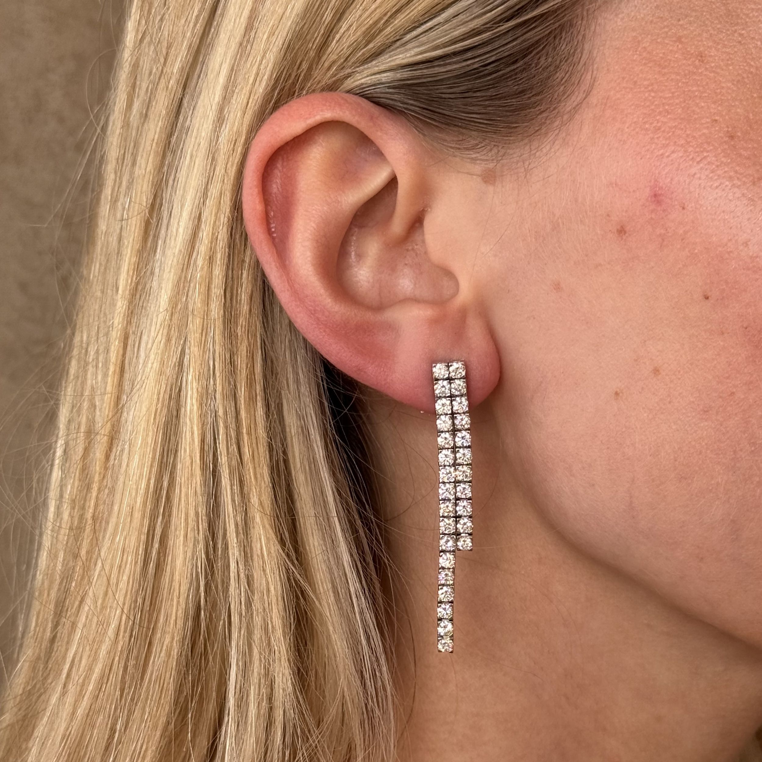 PAIRE DE PENDANTS D'OREILLES :  | H&ocirc;tel Des Ventes de Monte-Carlo