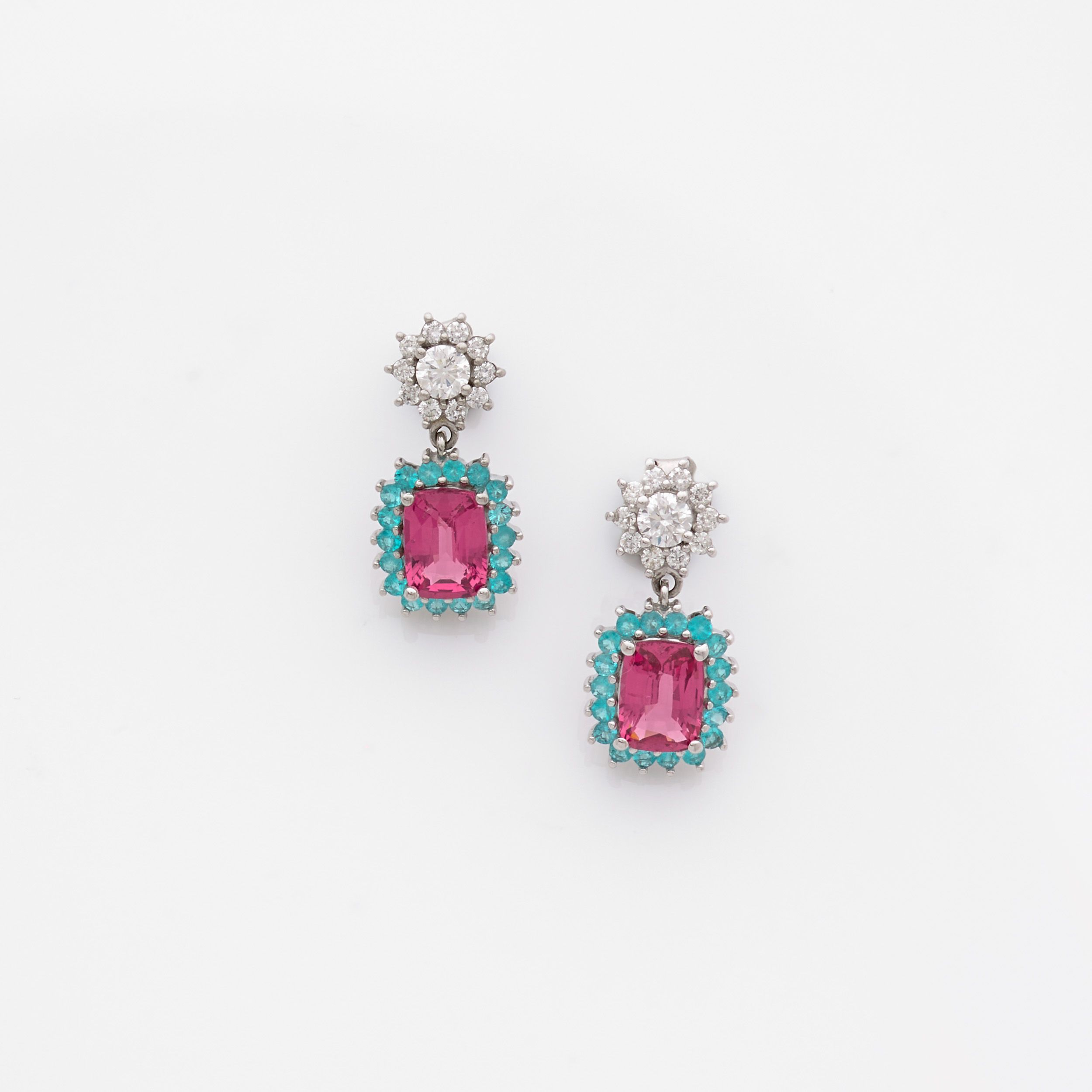 PAIRE DE PENDANTS D'OREILLES