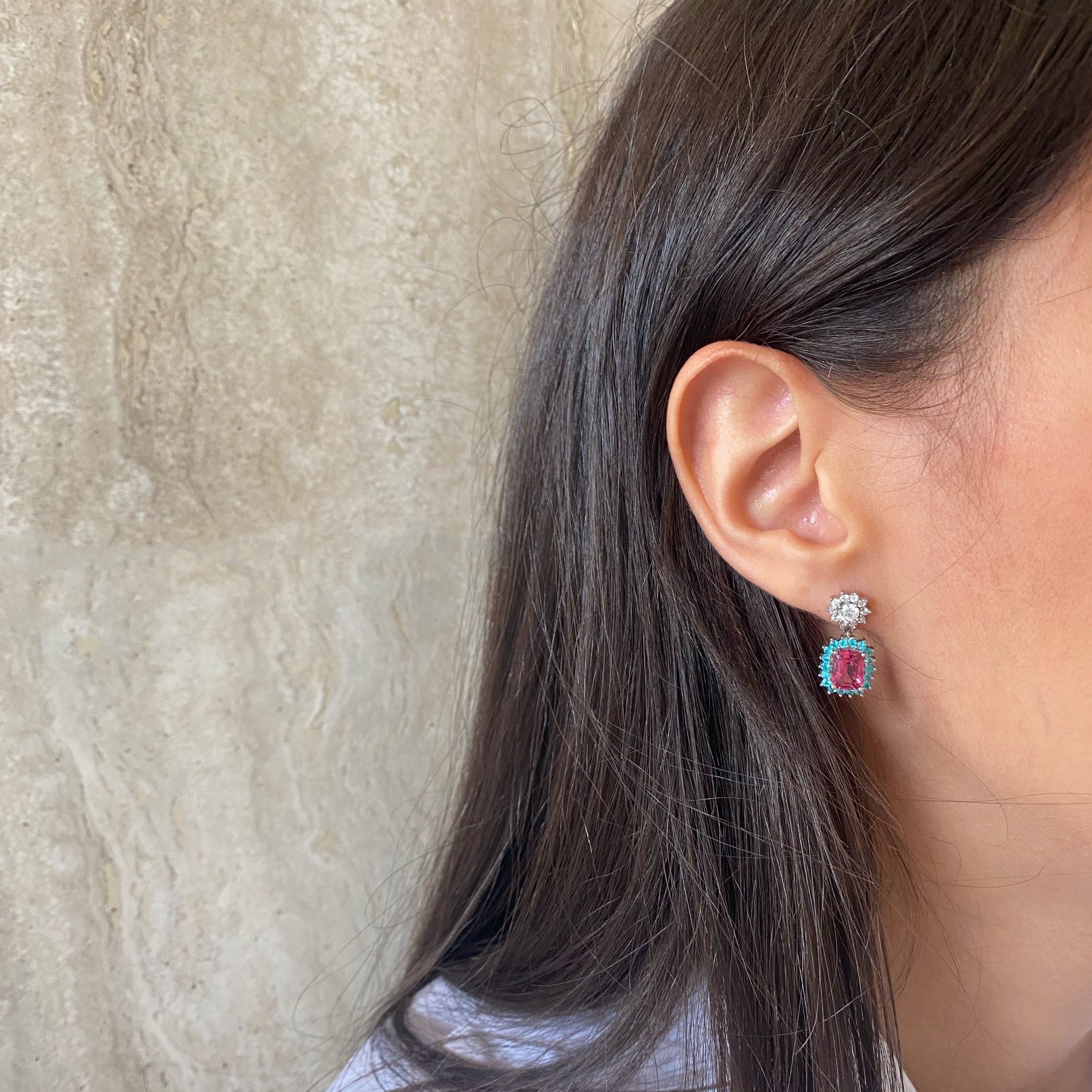 PAIRE DE PENDANTS D'OREILLES:  | H&ocirc;tel Des Ventes de Monte-Carlo