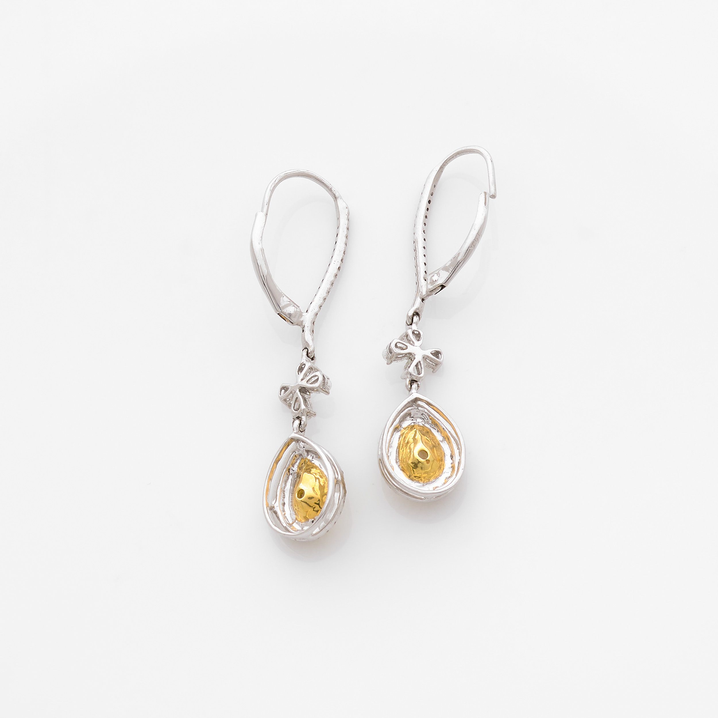PAIRE DE PENDANTS D'OREILLES:  | H&ocirc;tel Des Ventes de Monte-Carlo