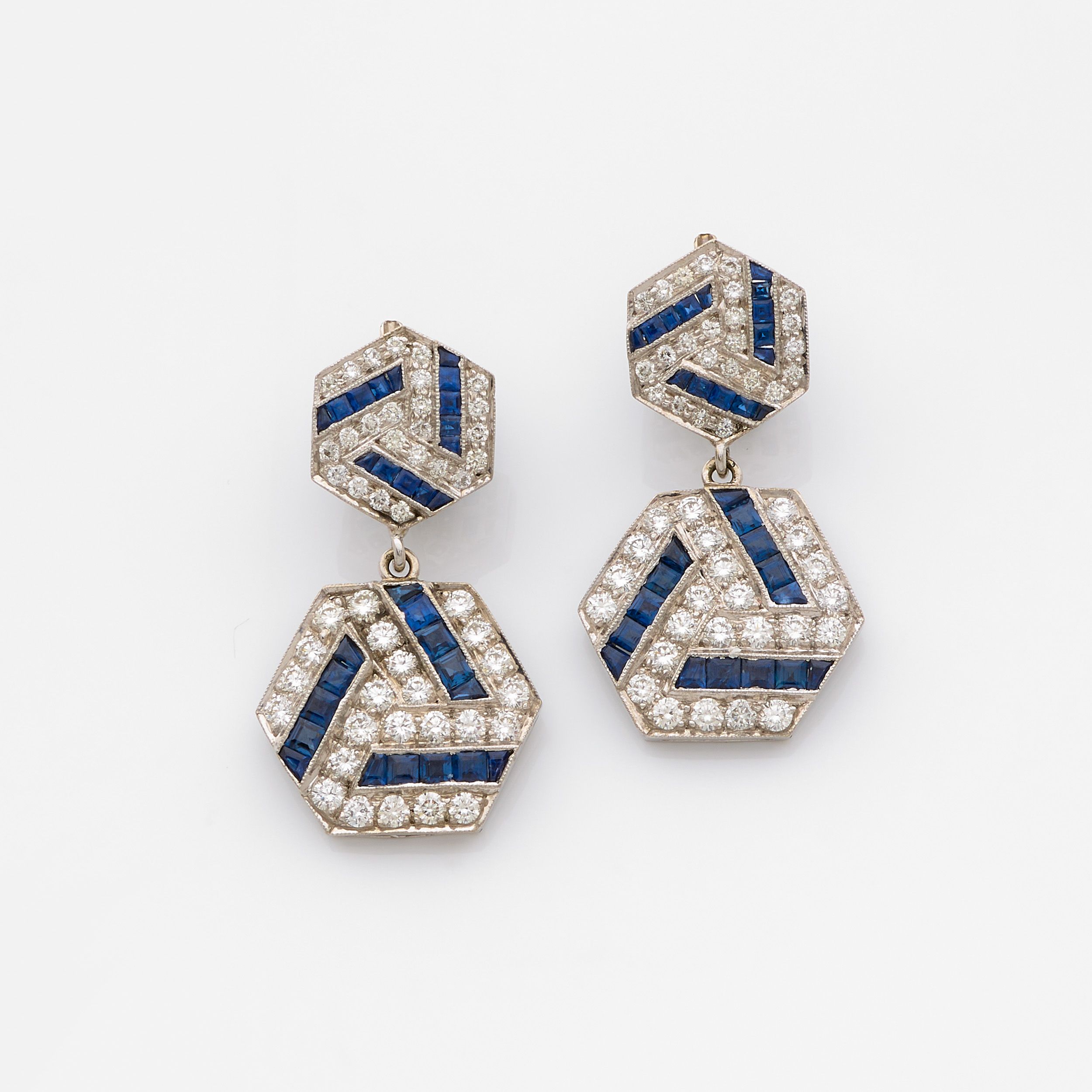 PAIRE DE PENDANTS D'OREILLES