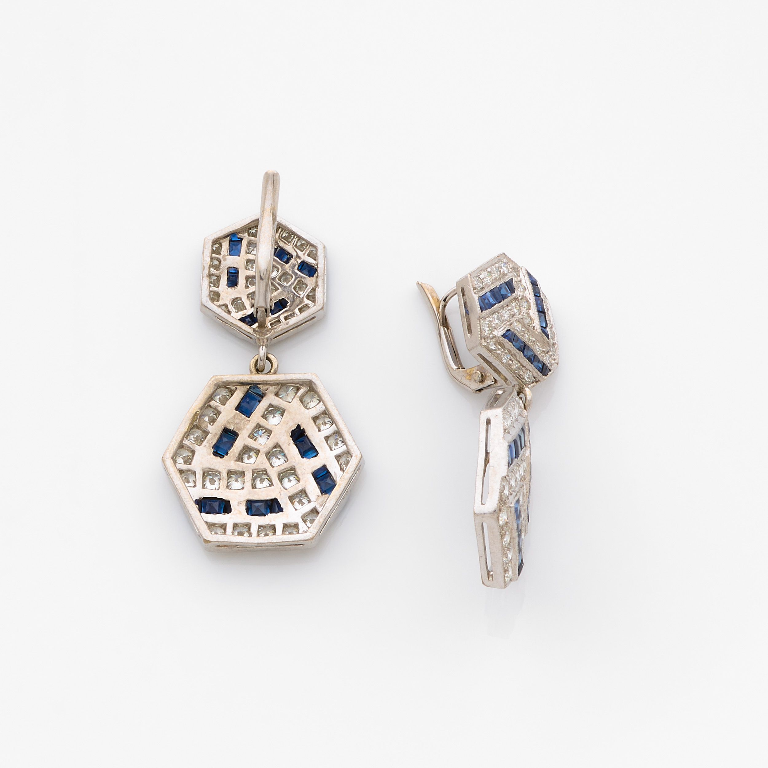 PAIRE DE PENDANTS D'OREILLES:  | H&ocirc;tel Des Ventes de Monte-Carlo