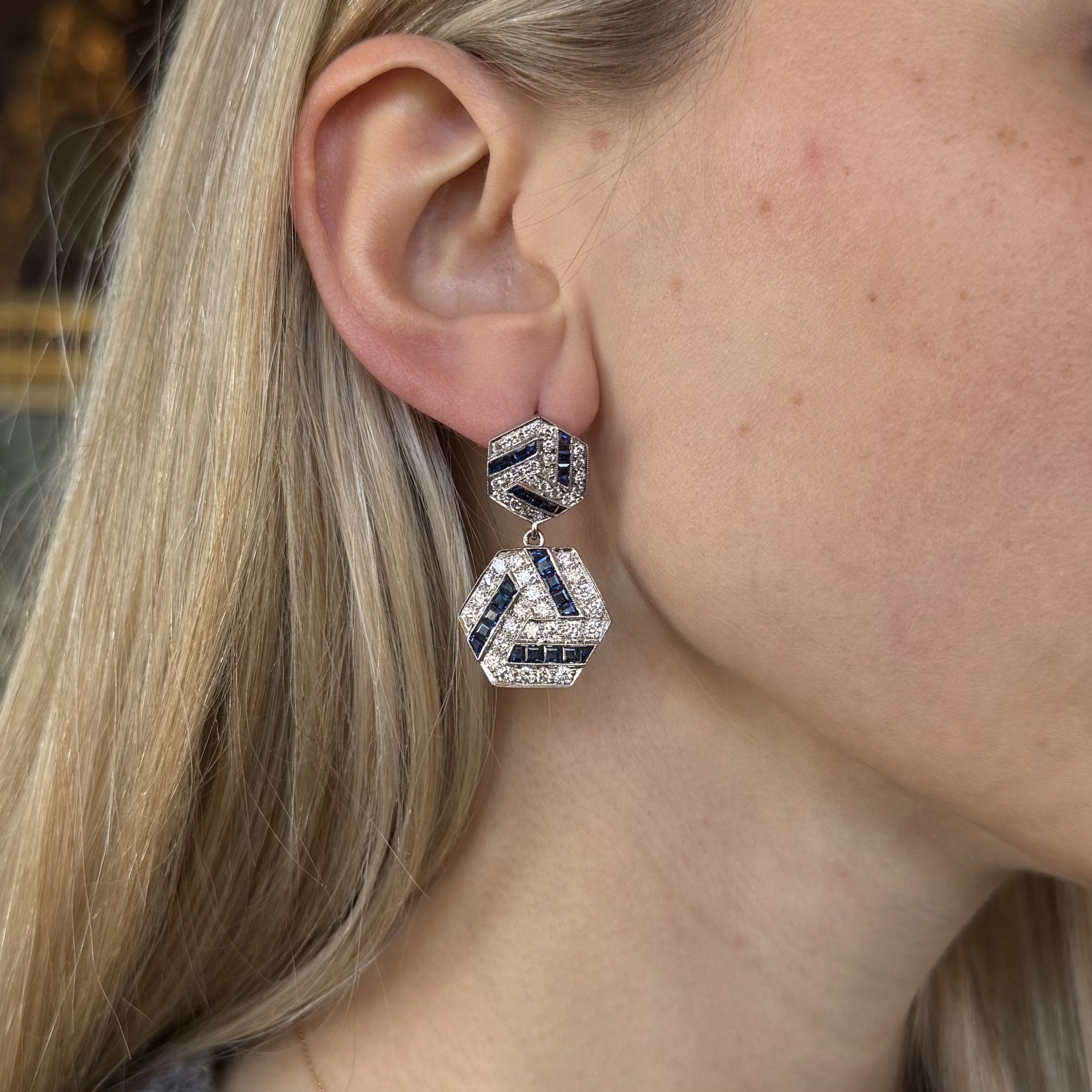 PAIRE DE PENDANTS D'OREILLES:  | H&ocirc;tel Des Ventes de Monte-Carlo