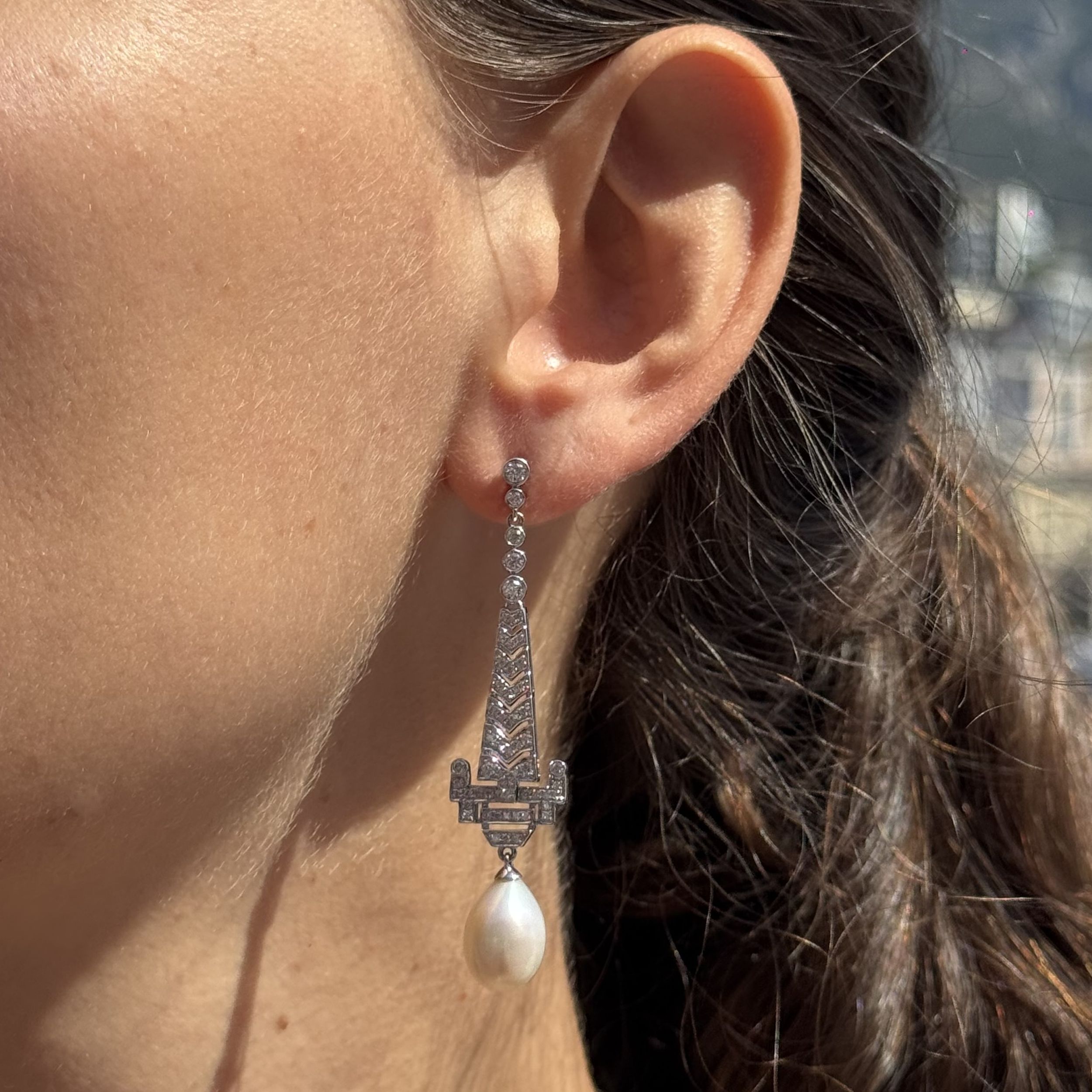 PAIRE DE PENDANTS D'OREILLES:  | H&ocirc;tel Des Ventes de Monte-Carlo
