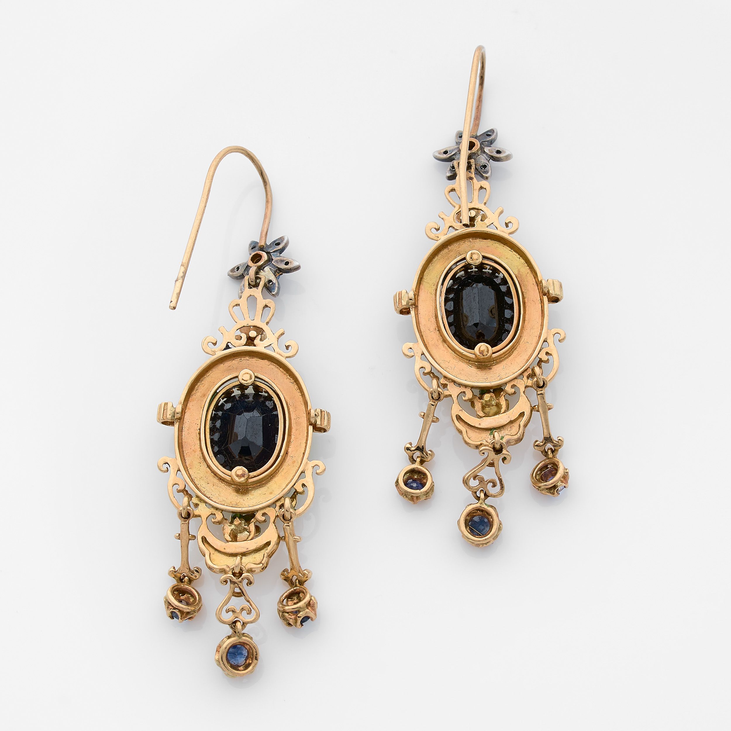 PAIRE DE PENDANTS D'OREILLES:  | H&ocirc;tel Des Ventes de Monte-Carlo