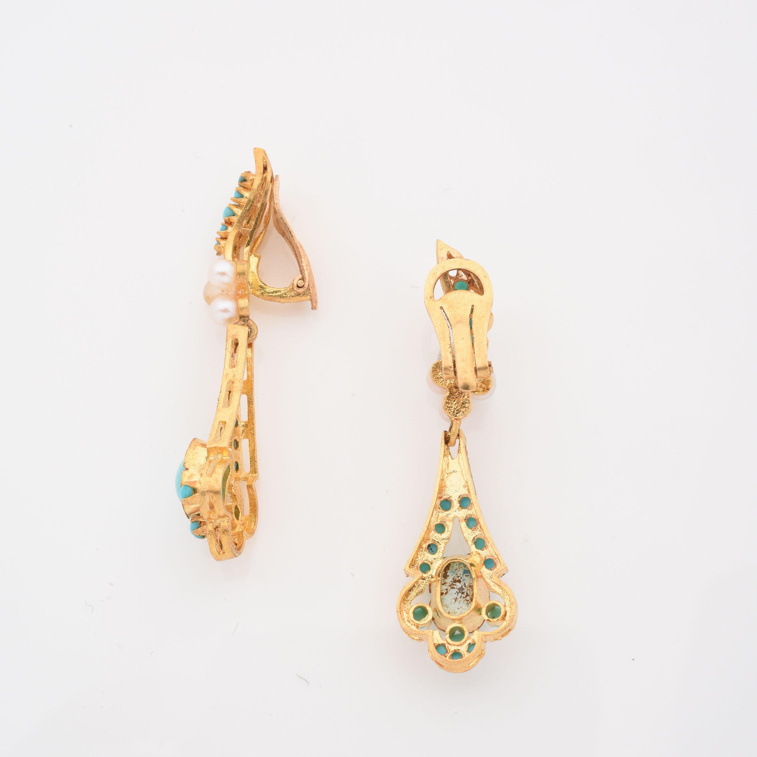 PAIRE DE PENDANTS D'OREILLES :  | H&ocirc;tel Des Ventes de Monte-Carlo