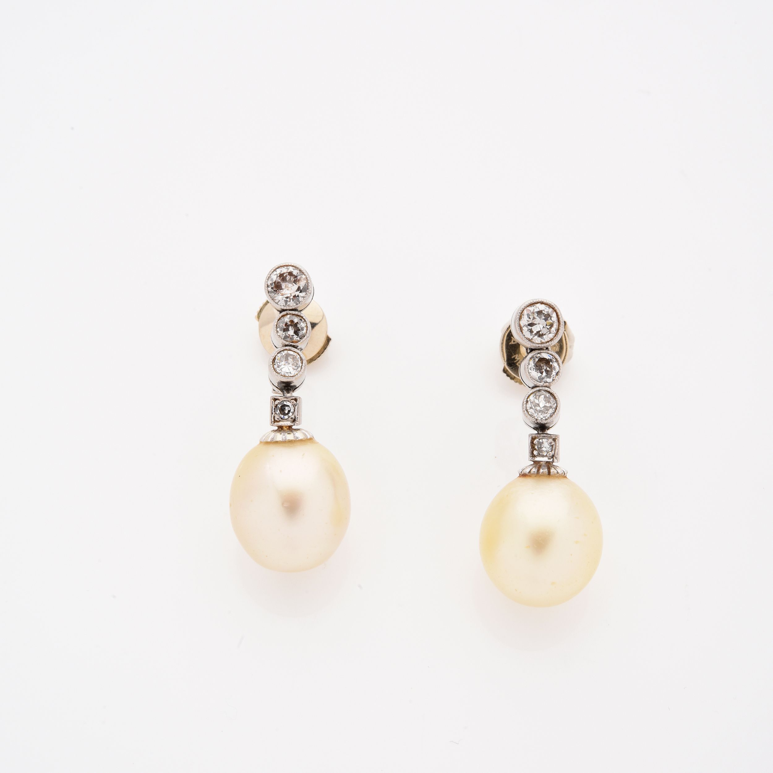 BROCHE CORBEILLE:  | H&ocirc;tel Des Ventes de Monte-Carlo