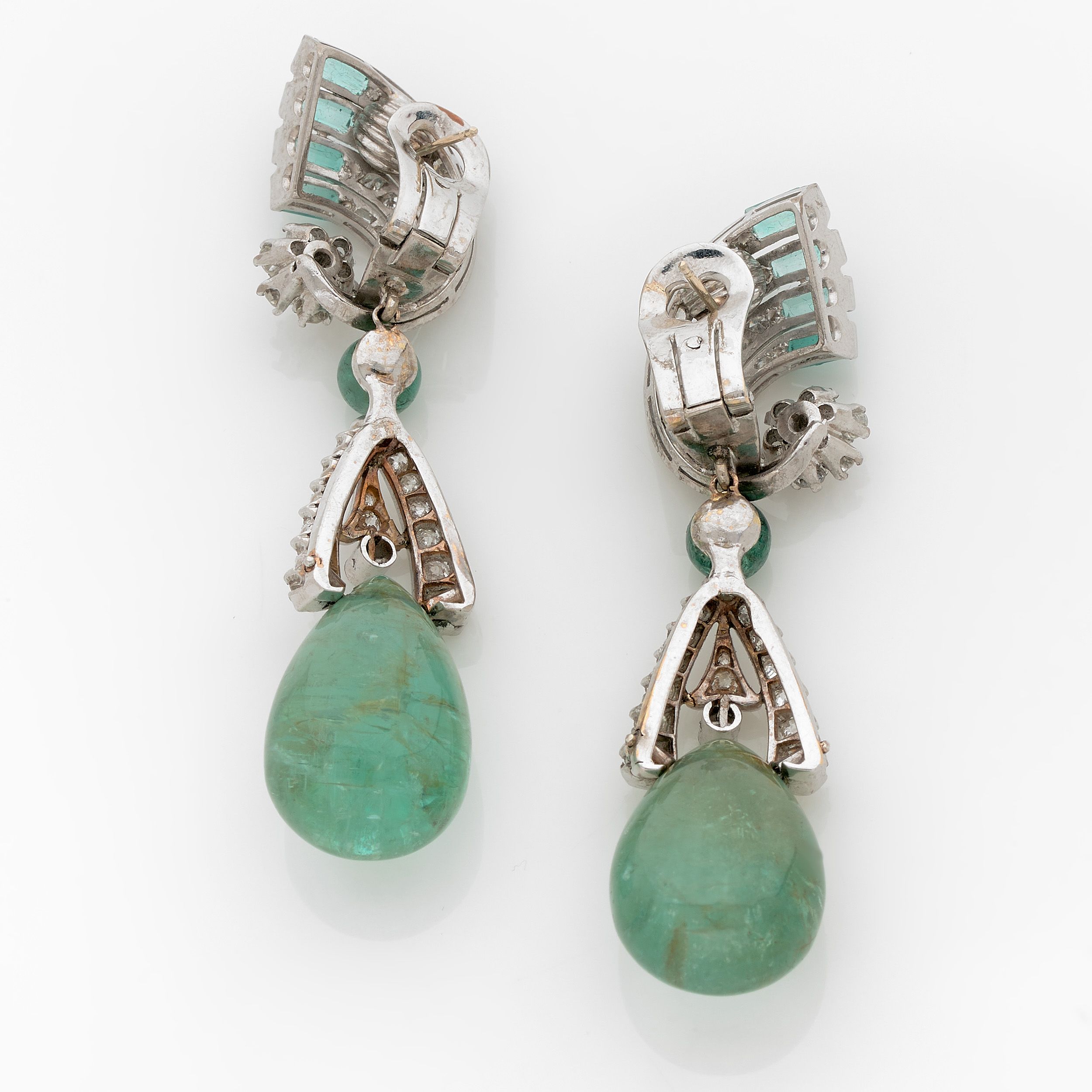 PAIRE DE PENDANTS D'OREILLES:  | H&ocirc;tel Des Ventes de Monte-Carlo