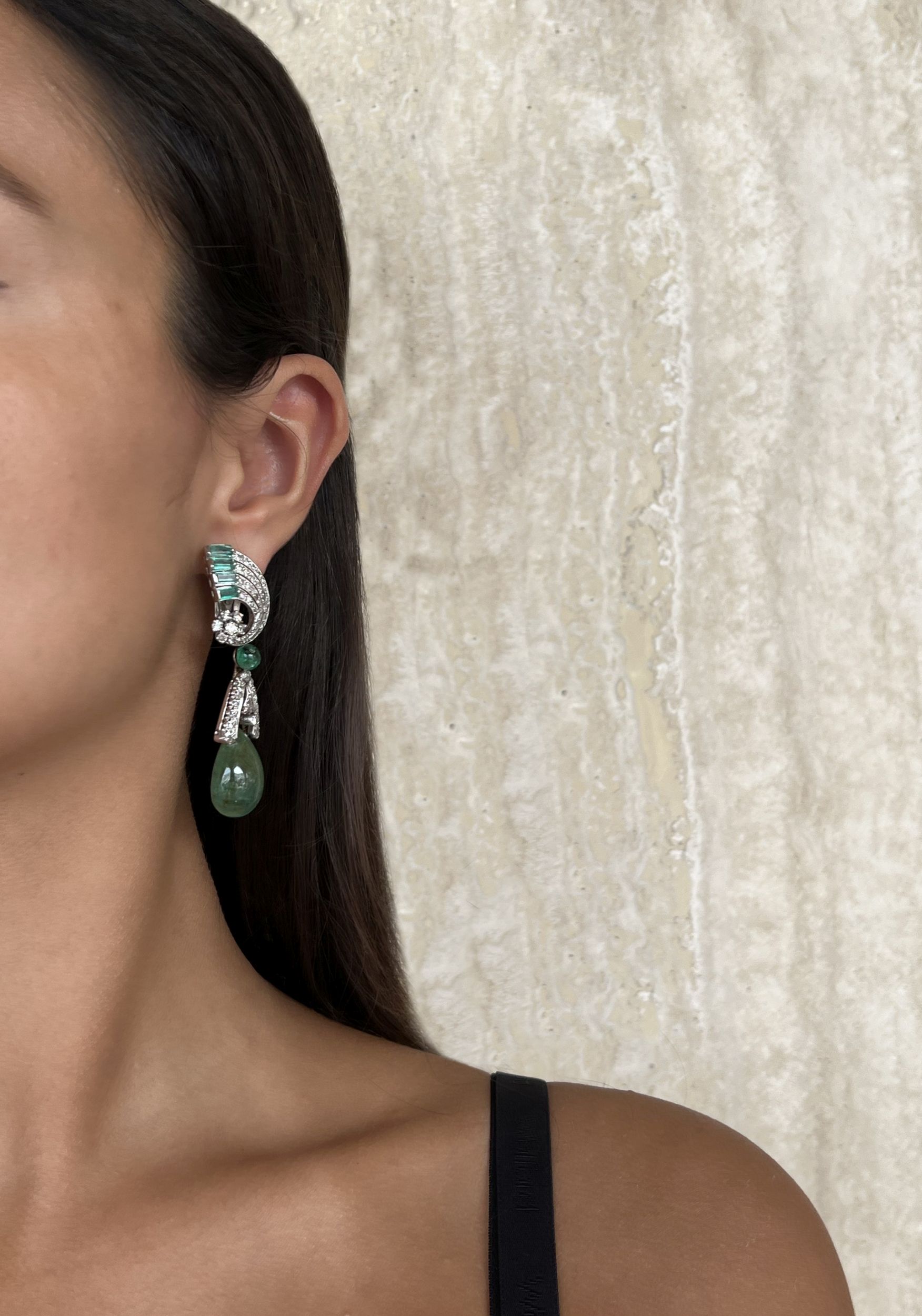 PAIRE DE PENDANTS D'OREILLES:  | H&ocirc;tel Des Ventes de Monte-Carlo