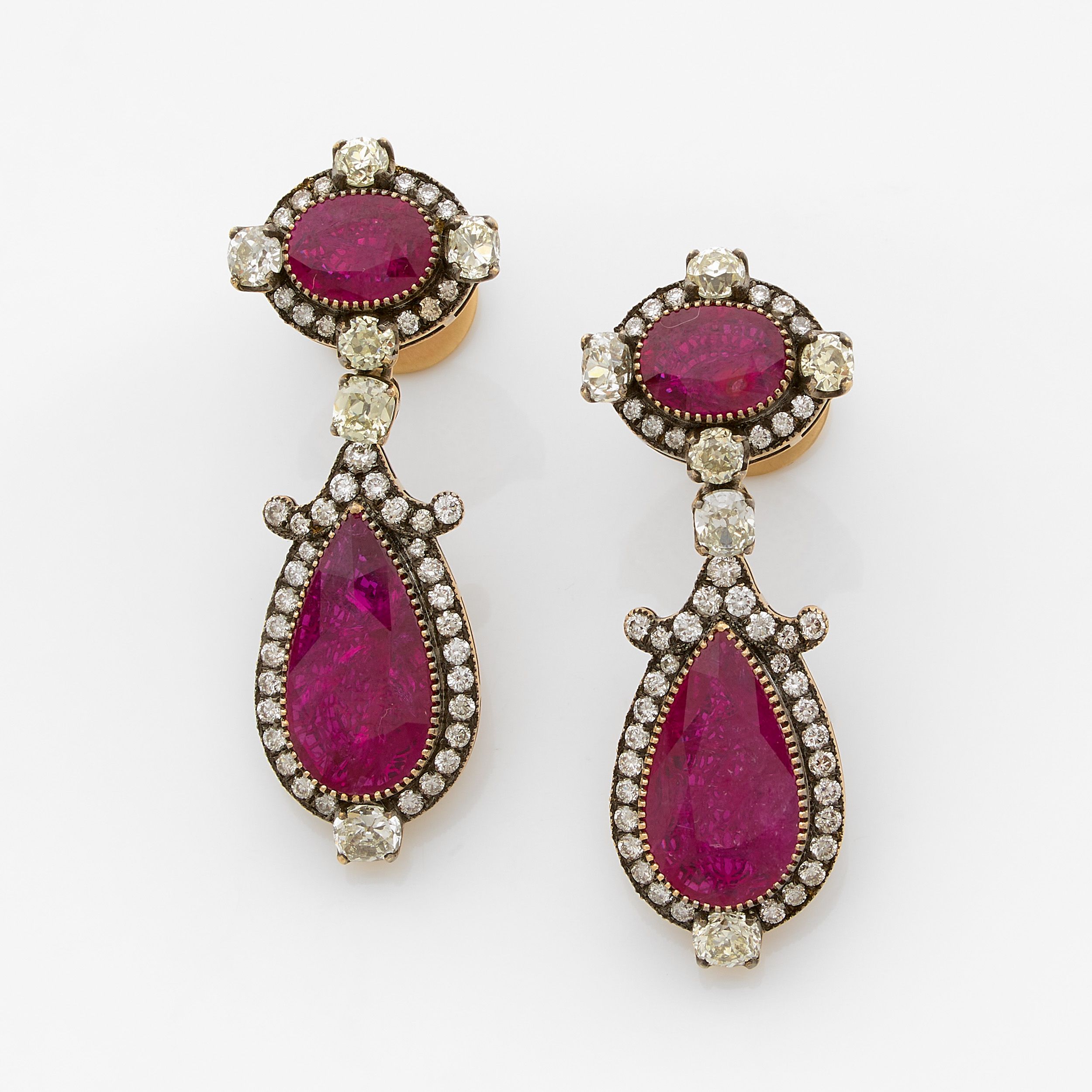 PAIRE DE PENDANTS D'OREILLES