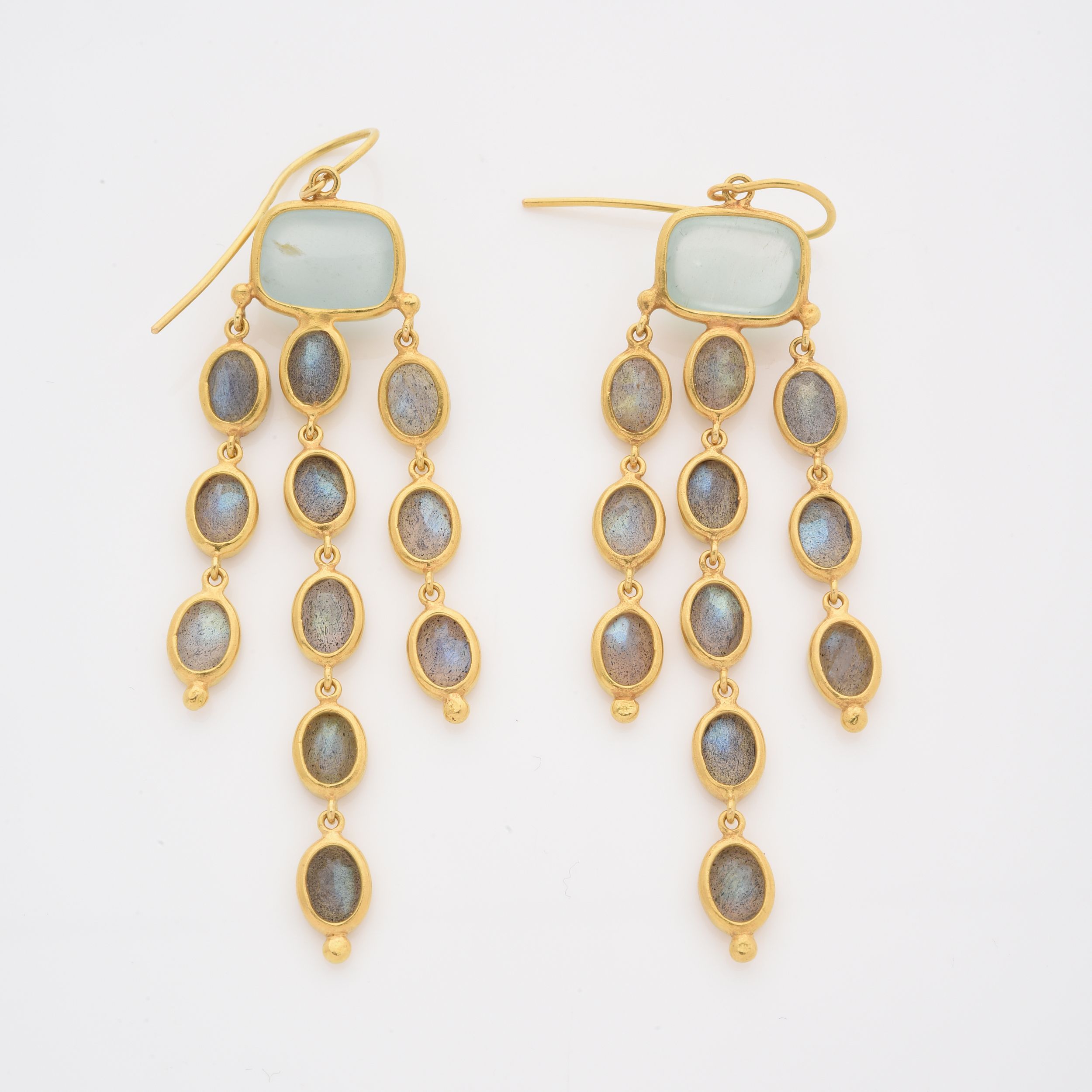 PAIRE DE PENDANTS D'OREILLES:  | H&ocirc;tel Des Ventes de Monte-Carlo