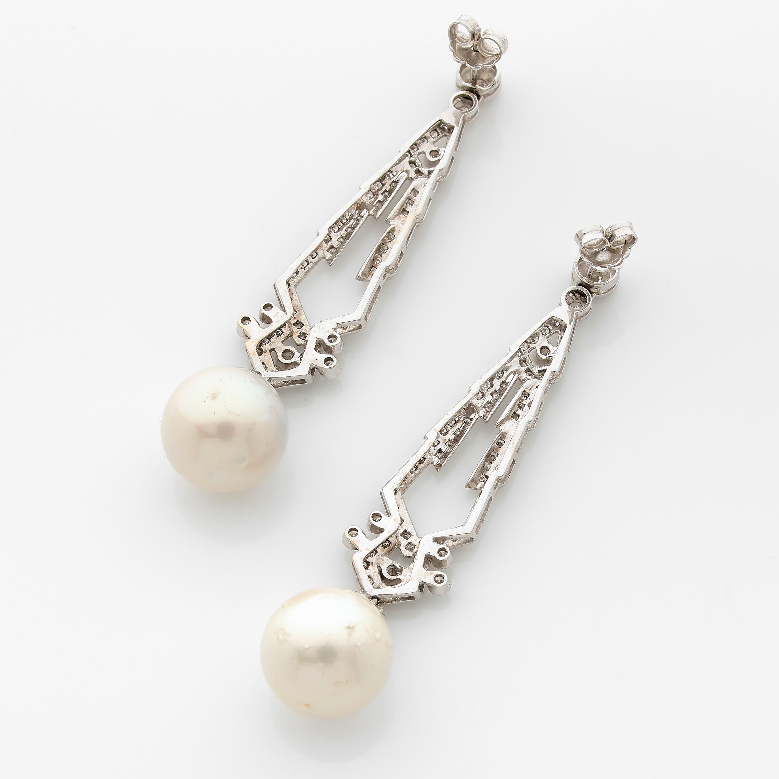 PAIRE DE PENDANTS D'OREILLES:  | H&ocirc;tel Des Ventes de Monte-Carlo