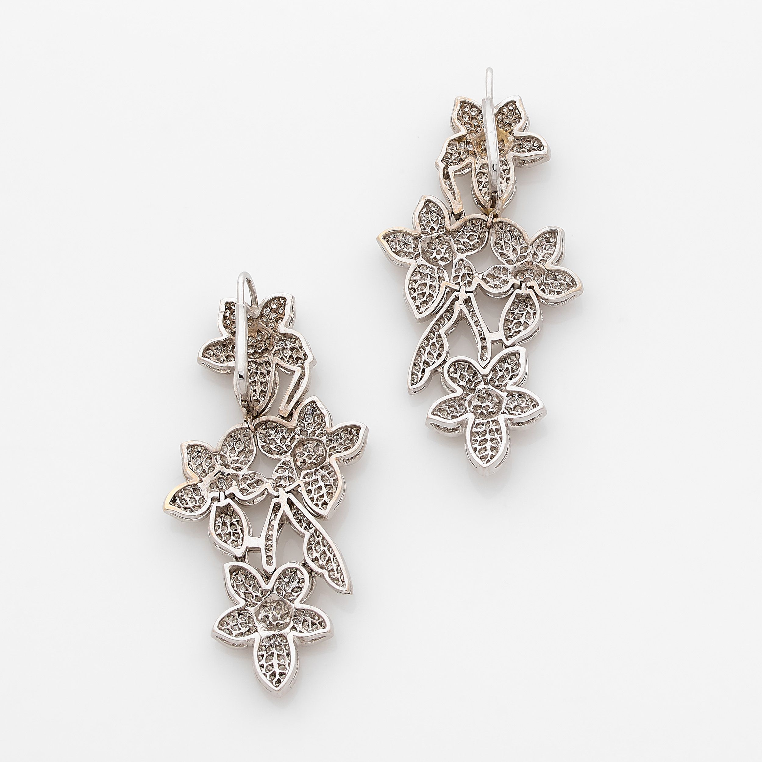 PAIRE DE PENDANTS D'OREILLES:  | H&ocirc;tel Des Ventes de Monte-Carlo
