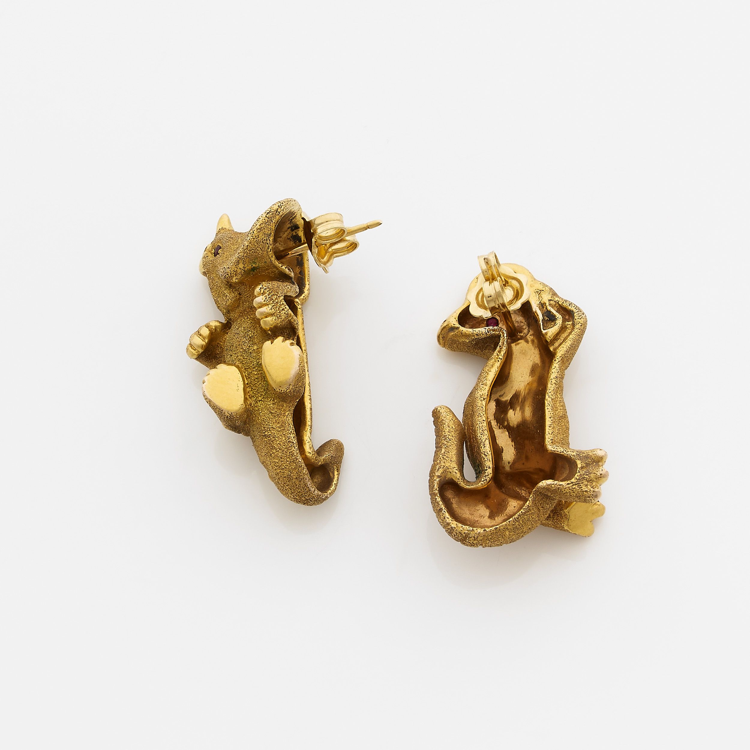 PAIRE DE PENDANTS D'OREILLES:  | H&ocirc;tel Des Ventes de Monte-Carlo