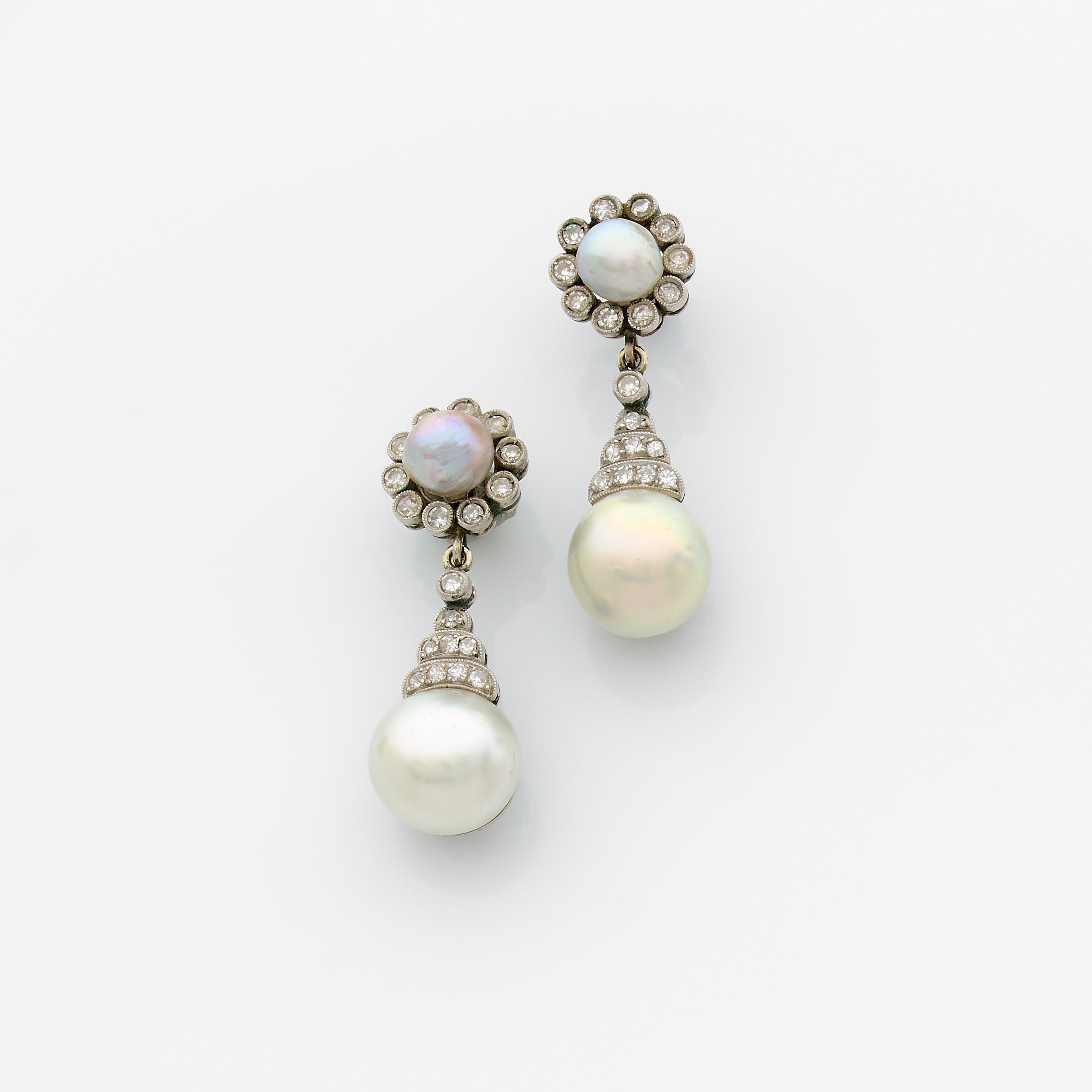 PAIRE DE PENDANTS D'OREILLES A TRANSFORMATION