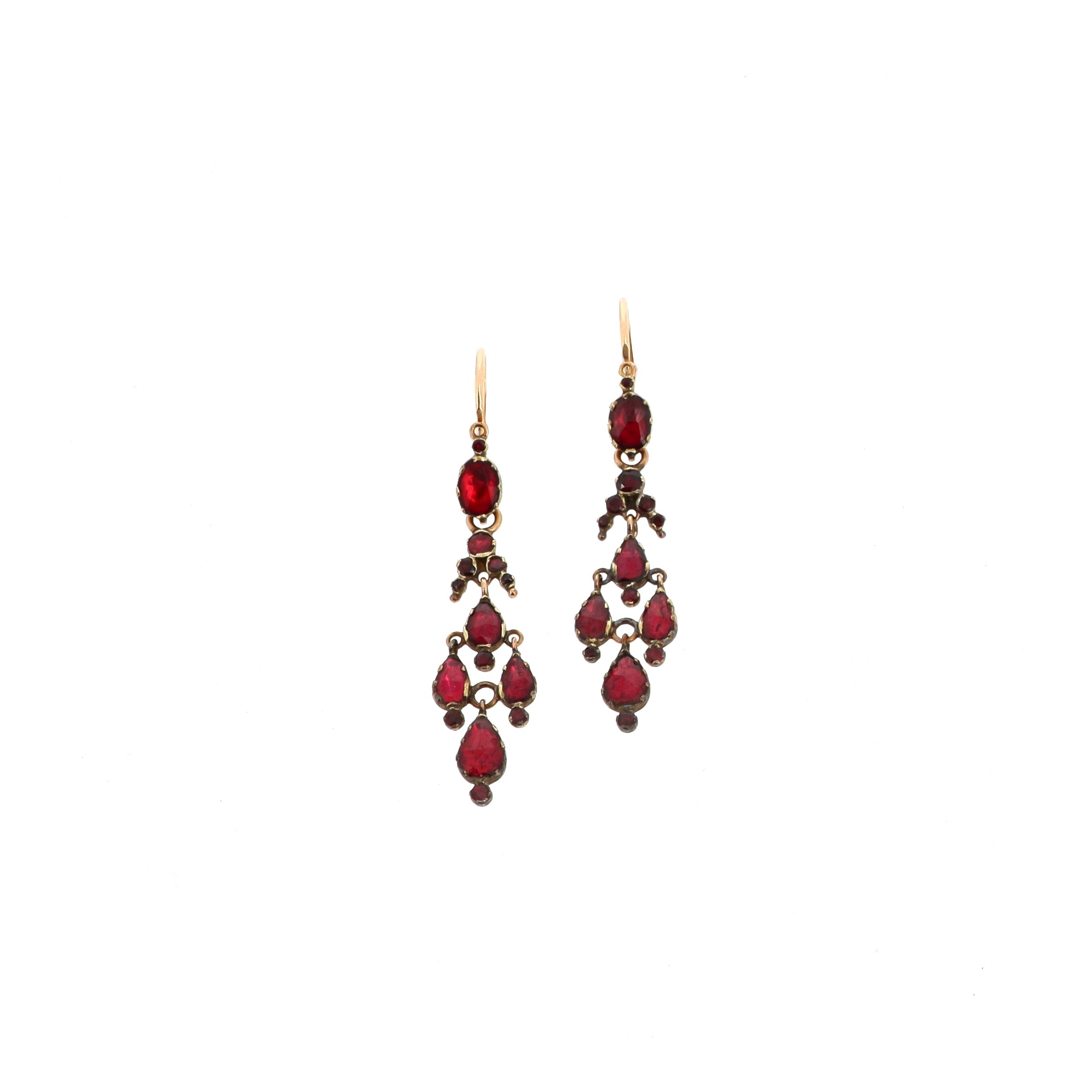 PAIRE DE PENDANTS D'OREILLES A TRANSFORMATION