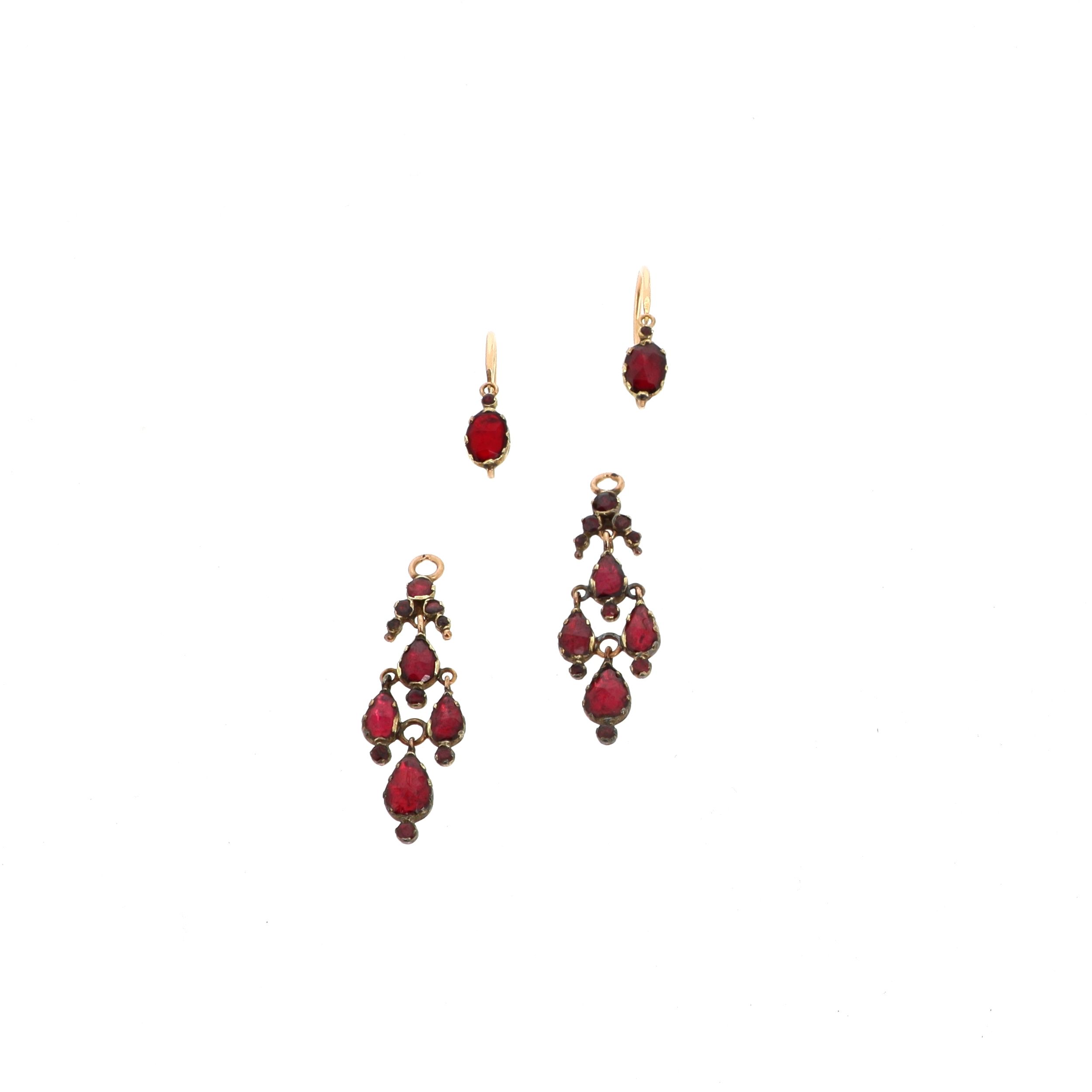 PAIRE DE PENDANTS D'OREILLES A TRANSFORMATION:  | H&ocirc;tel Des Ventes de Monte-Carlo