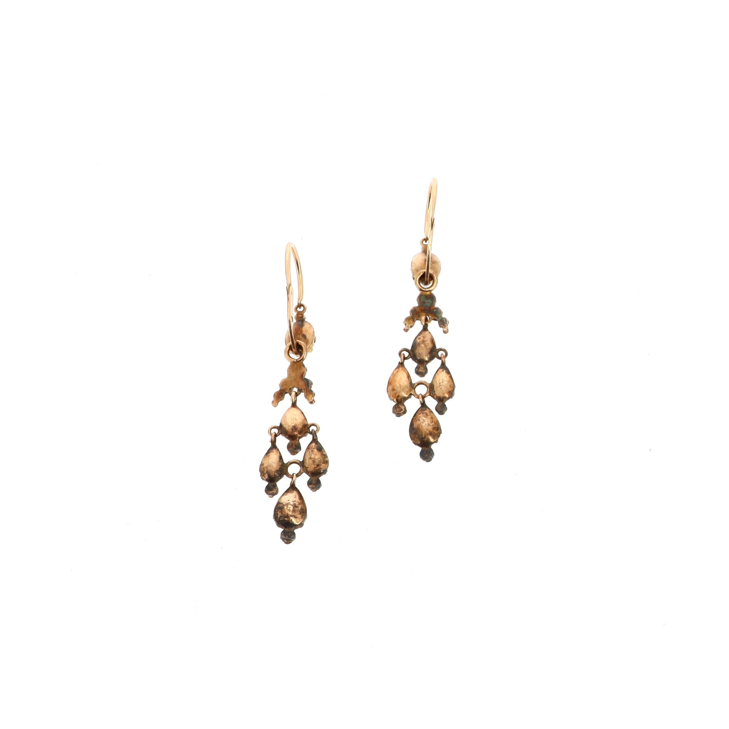 PAIRE DE PENDANTS D'OREILLES A TRANSFORMATION:  | H&ocirc;tel Des Ventes de Monte-Carlo