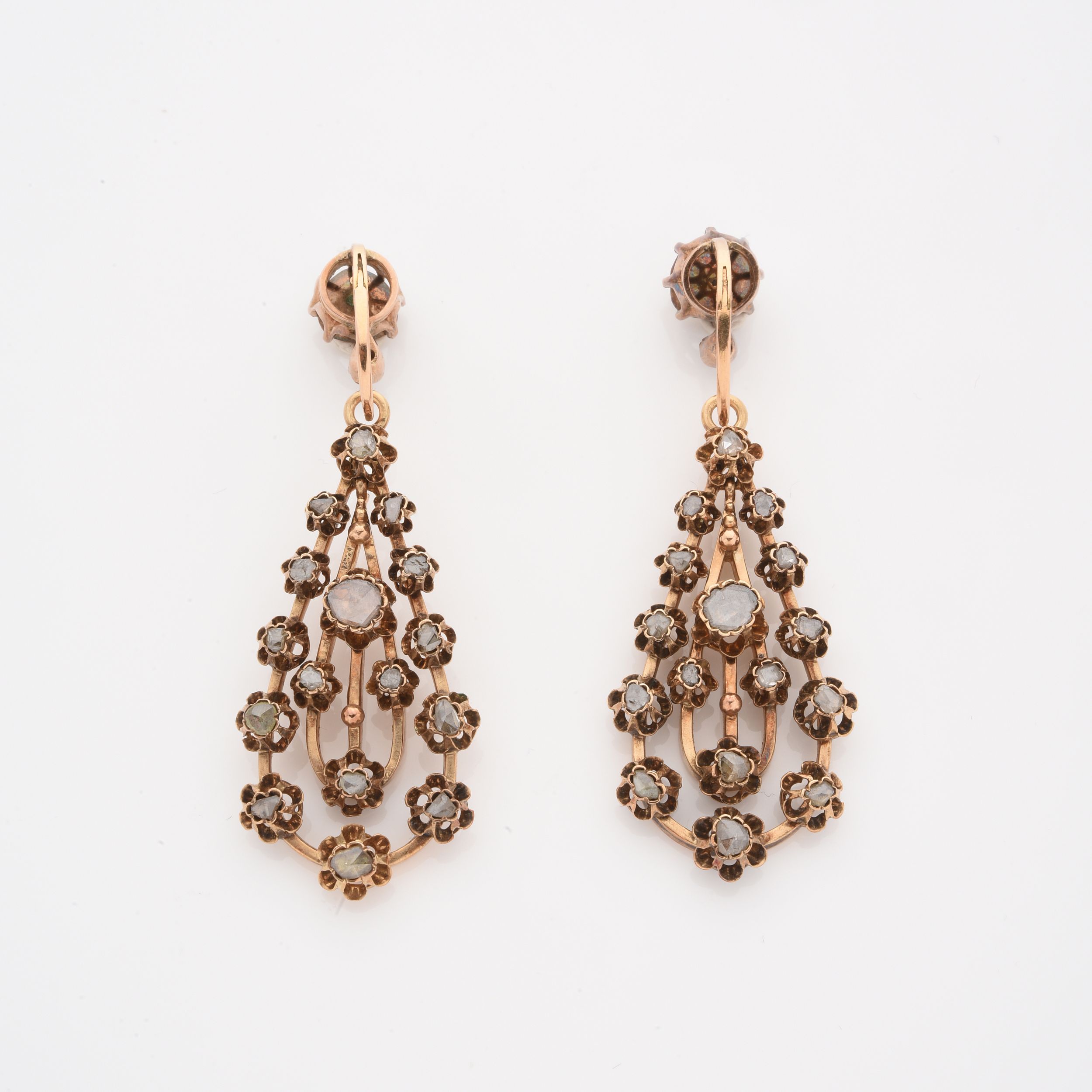 PAIRE DE PENDANTS D'OREILLES A TRANSFORMATION