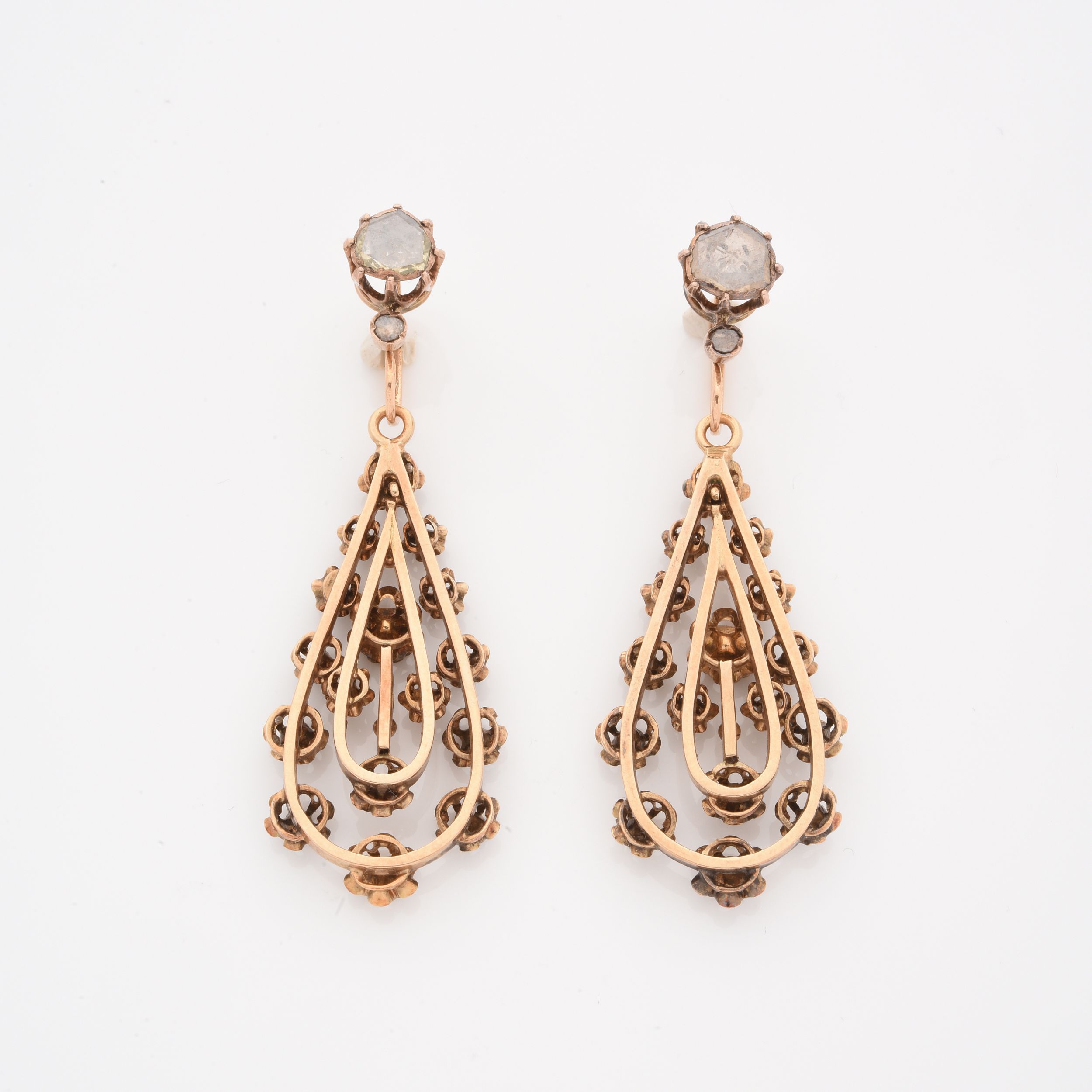 PAIRE DE PENDANTS D'OREILLES A TRANSFORMATION:  | H&ocirc;tel Des Ventes de Monte-Carlo