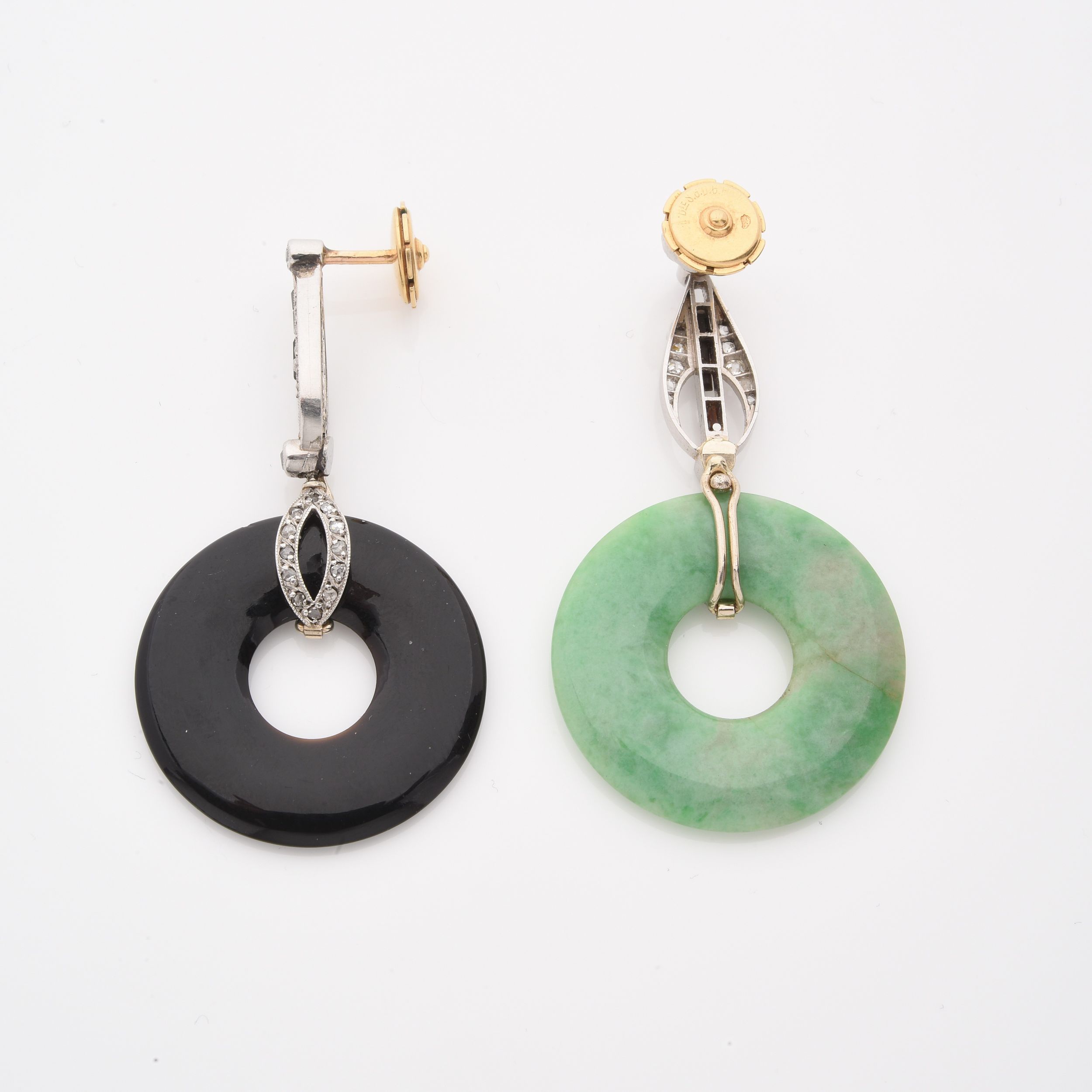 PAIRE DE PENDANTS D'OREILLES ART DECO A TRANSFORMATION:  | H&ocirc;tel Des Ventes de Monte-Carlo