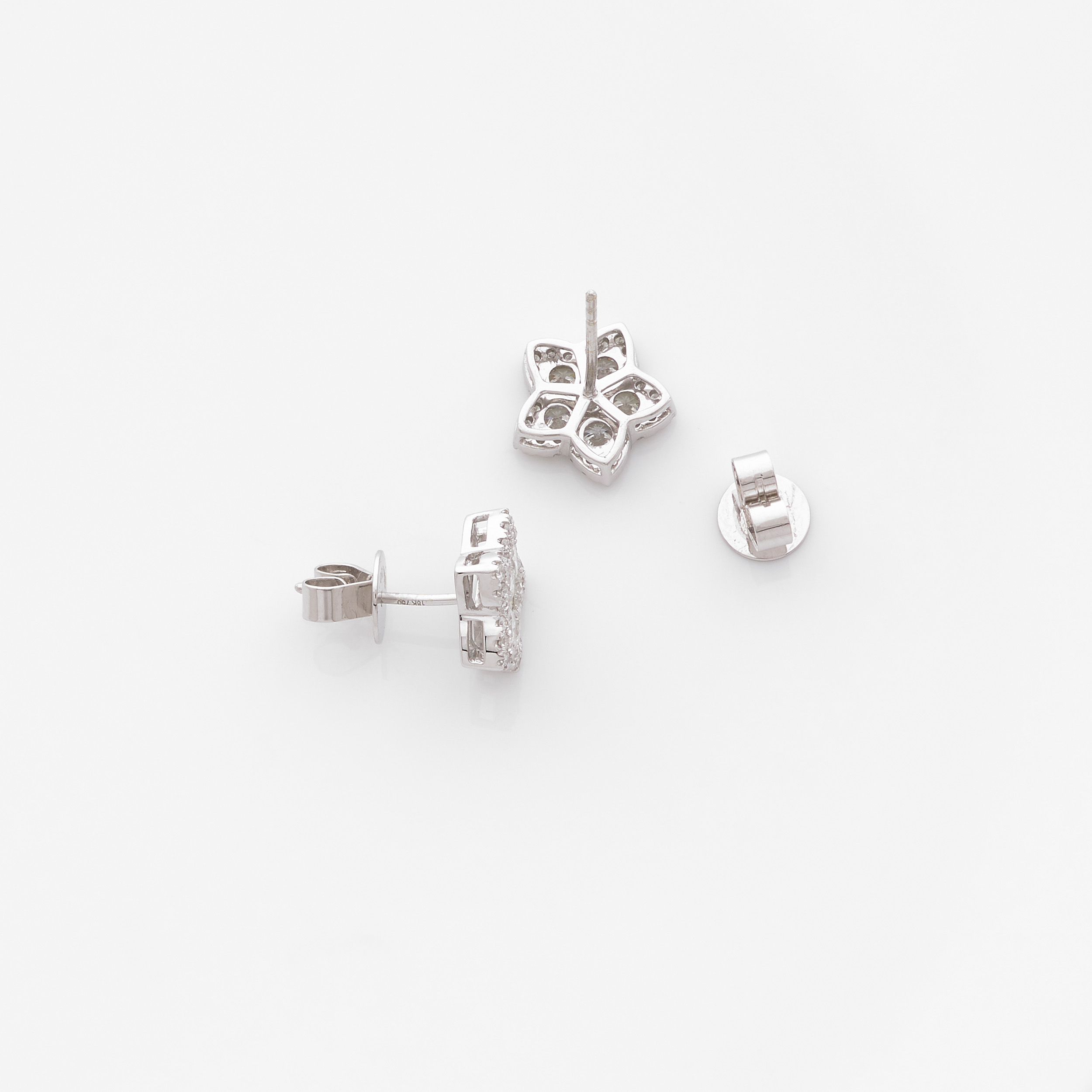 PAIRE DE PUCES D'OREILLES 