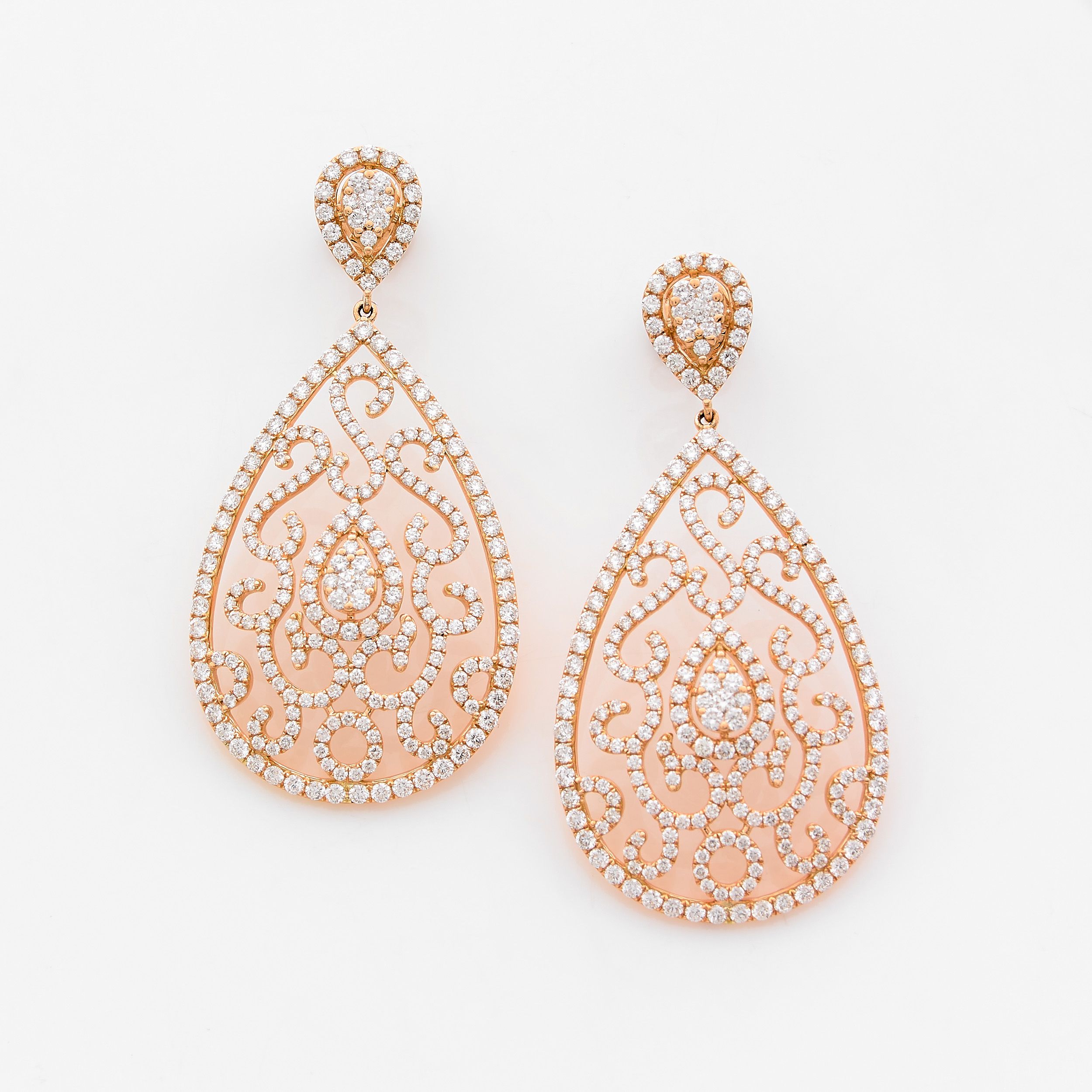 PAIRE DE RAVISSANTES BOUCLES D'OREILLES