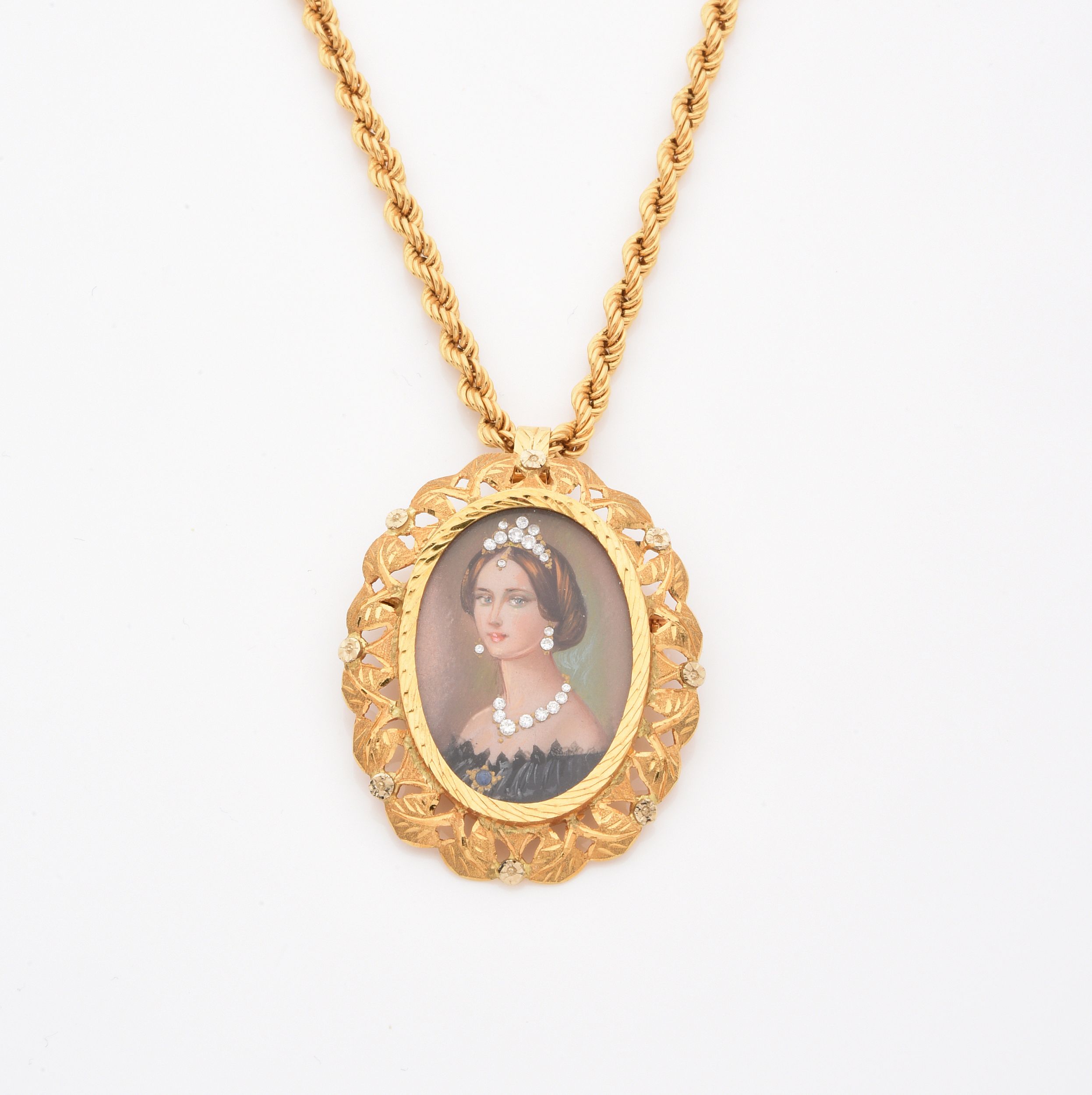 BROCHE CORBEILLE:  | H&ocirc;tel Des Ventes de Monte-Carlo