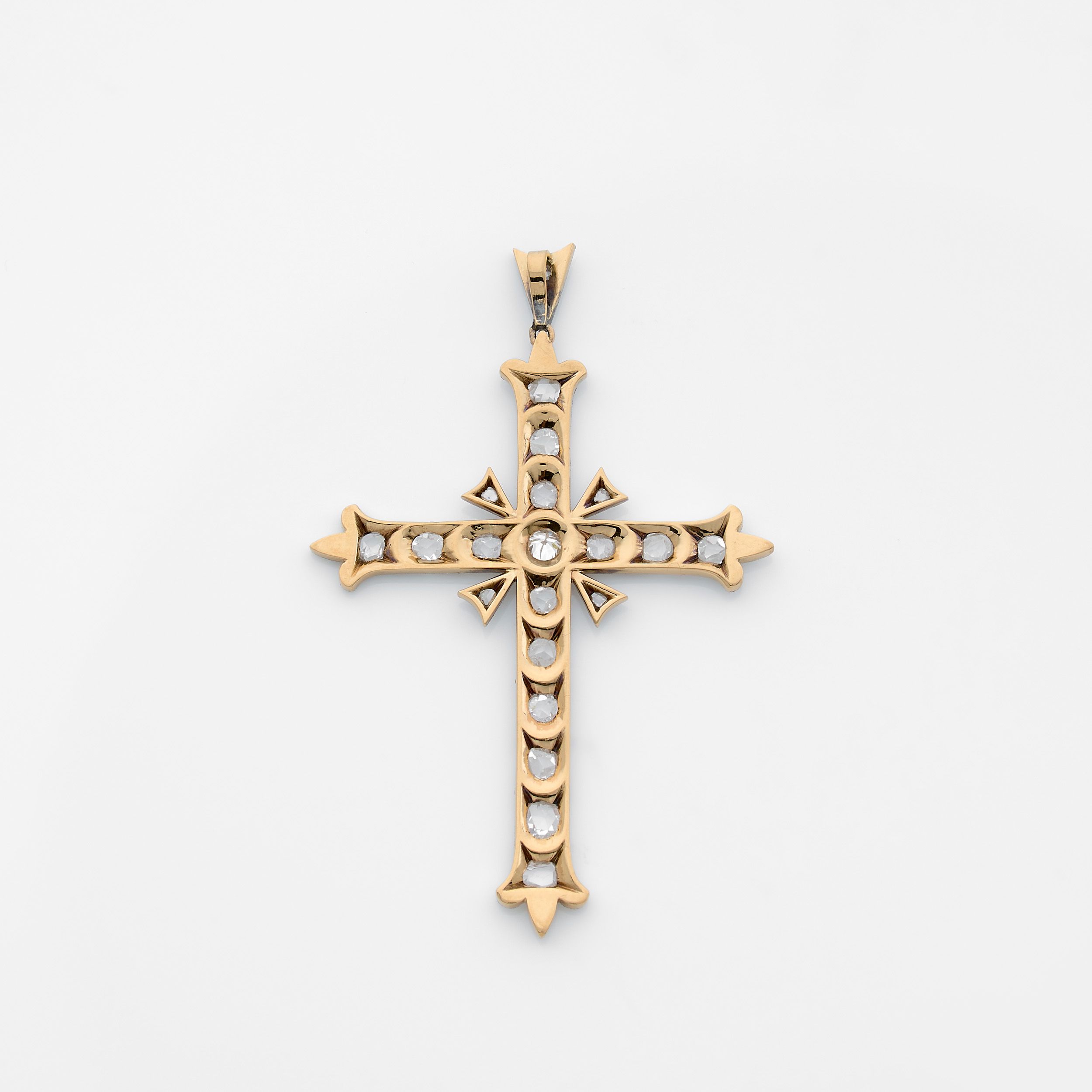 PENDENTIF CROIX:  | H&ocirc;tel Des Ventes de Monte-Carlo
