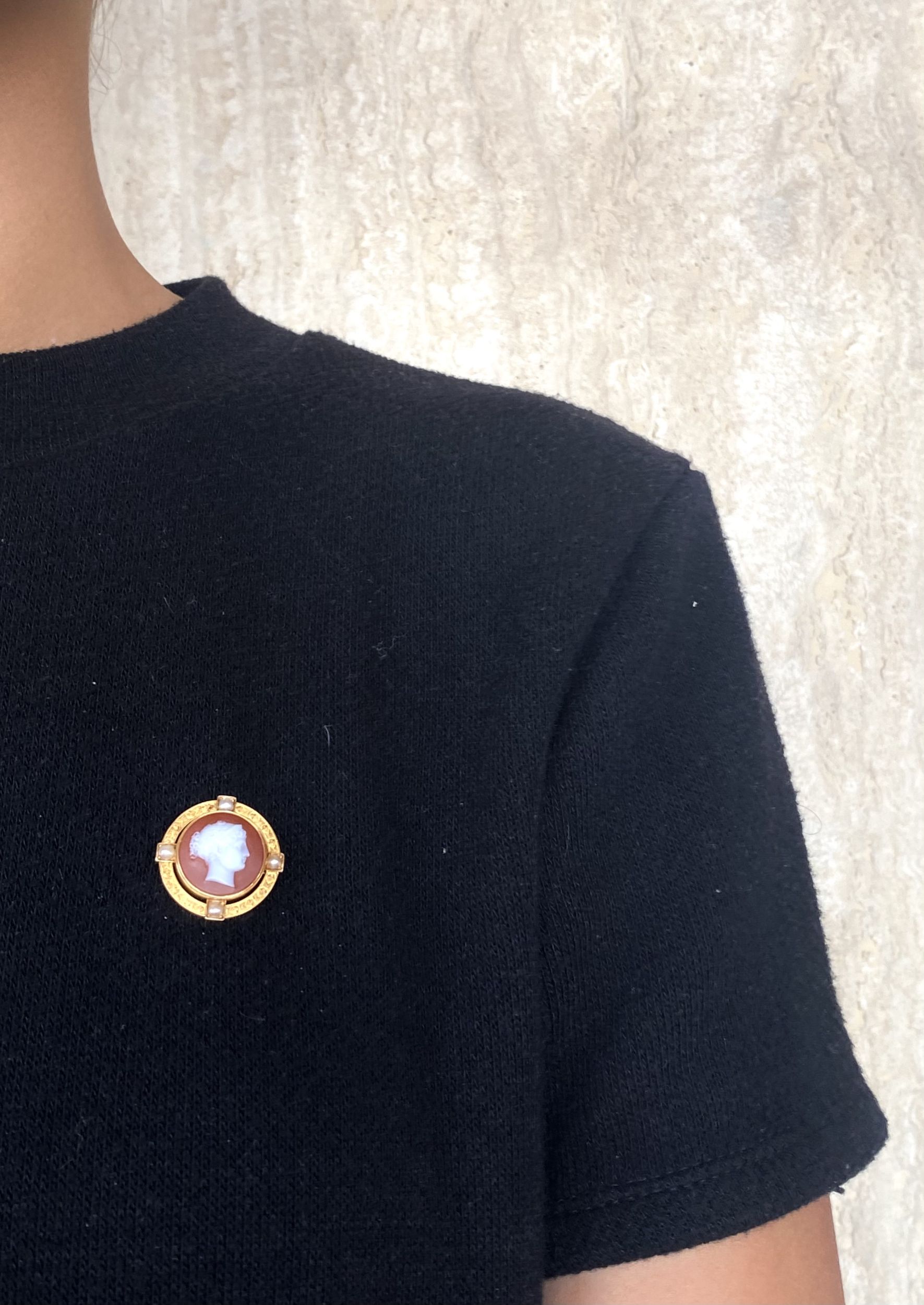 PETITE BROCHE RONDE :  | H&ocirc;tel Des Ventes de Monte-Carlo
