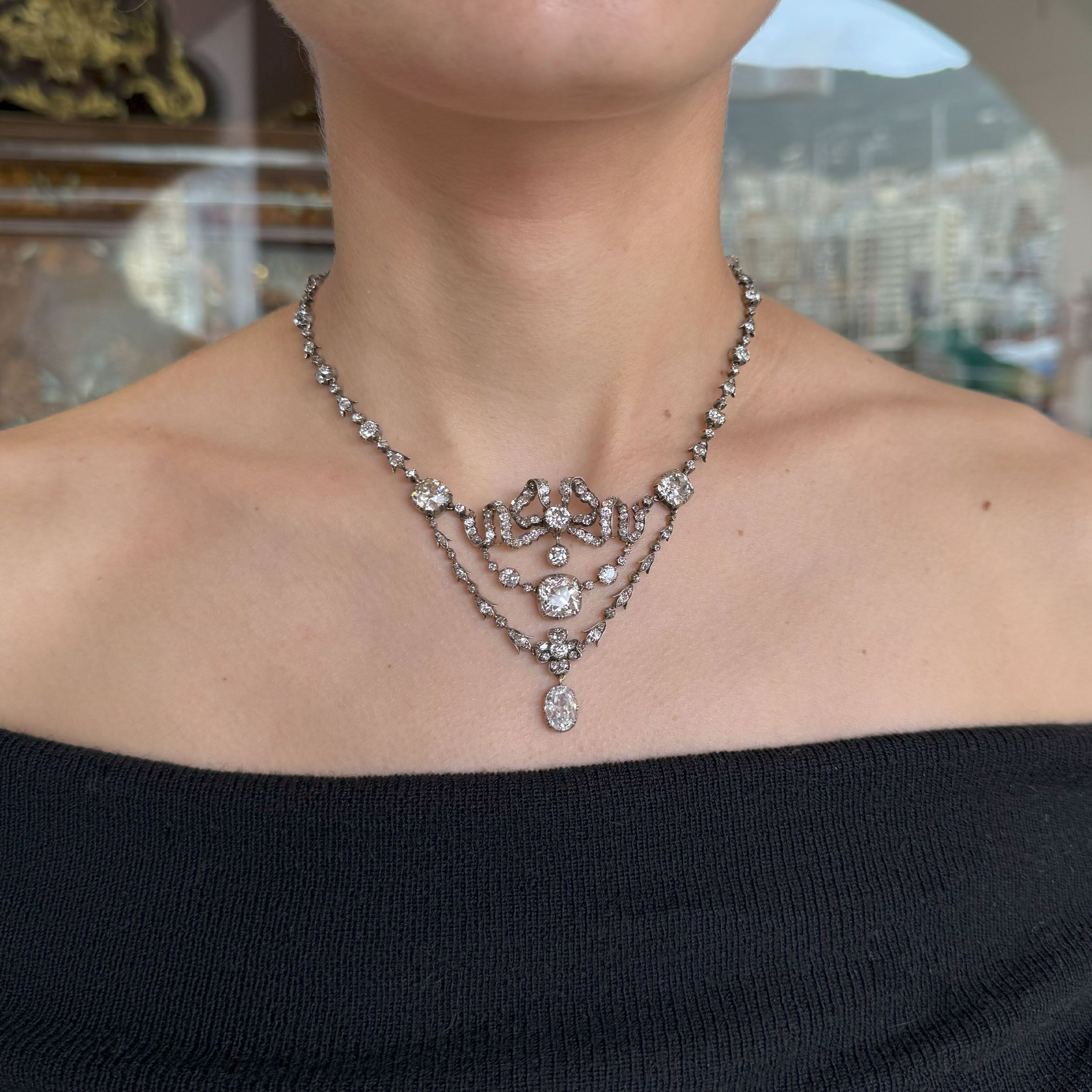 RAVISSANT COLLIER :  | H&ocirc;tel Des Ventes de Monte-Carlo